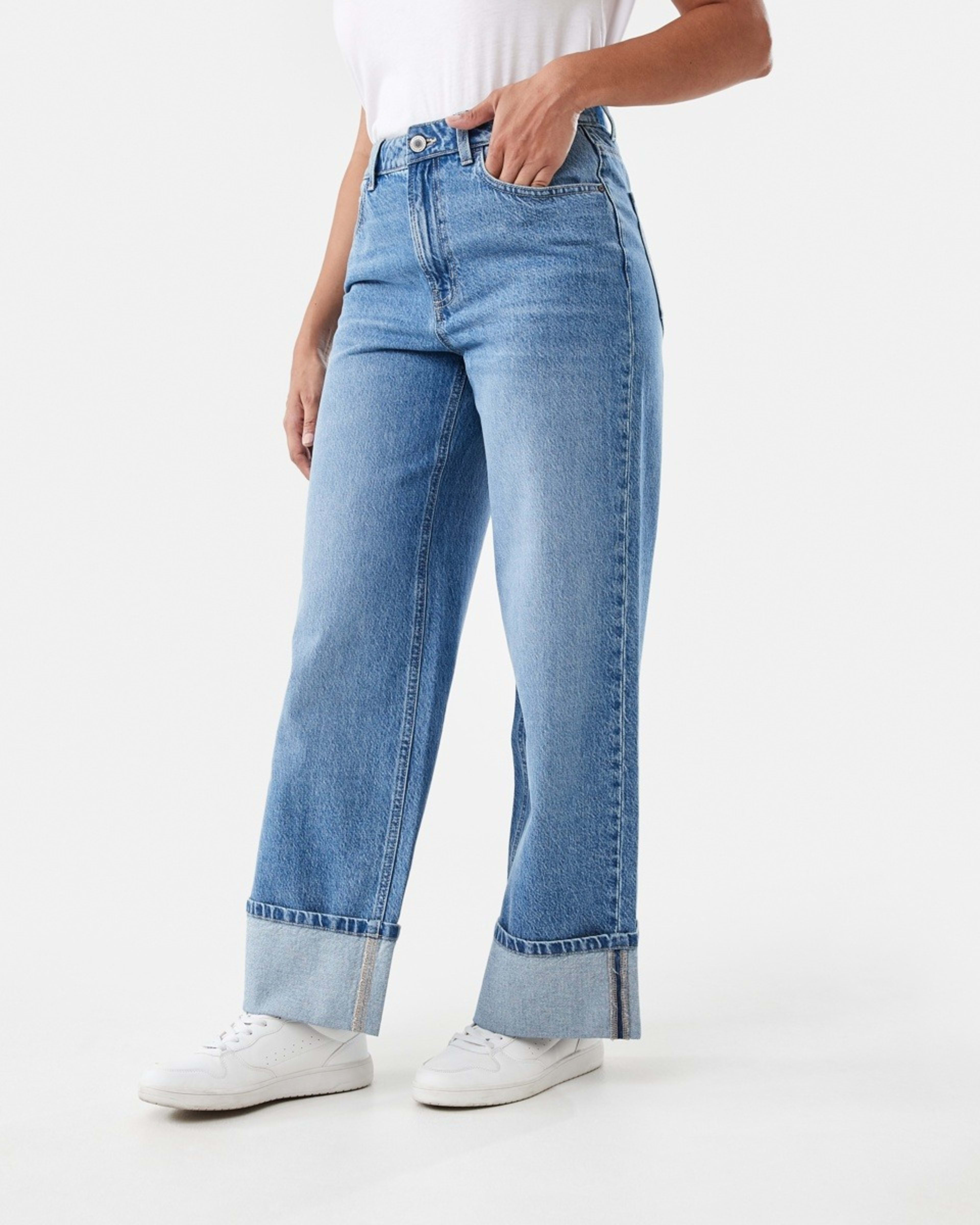 2 Cuffed Hem Jeans Light Wash, 2 of 5