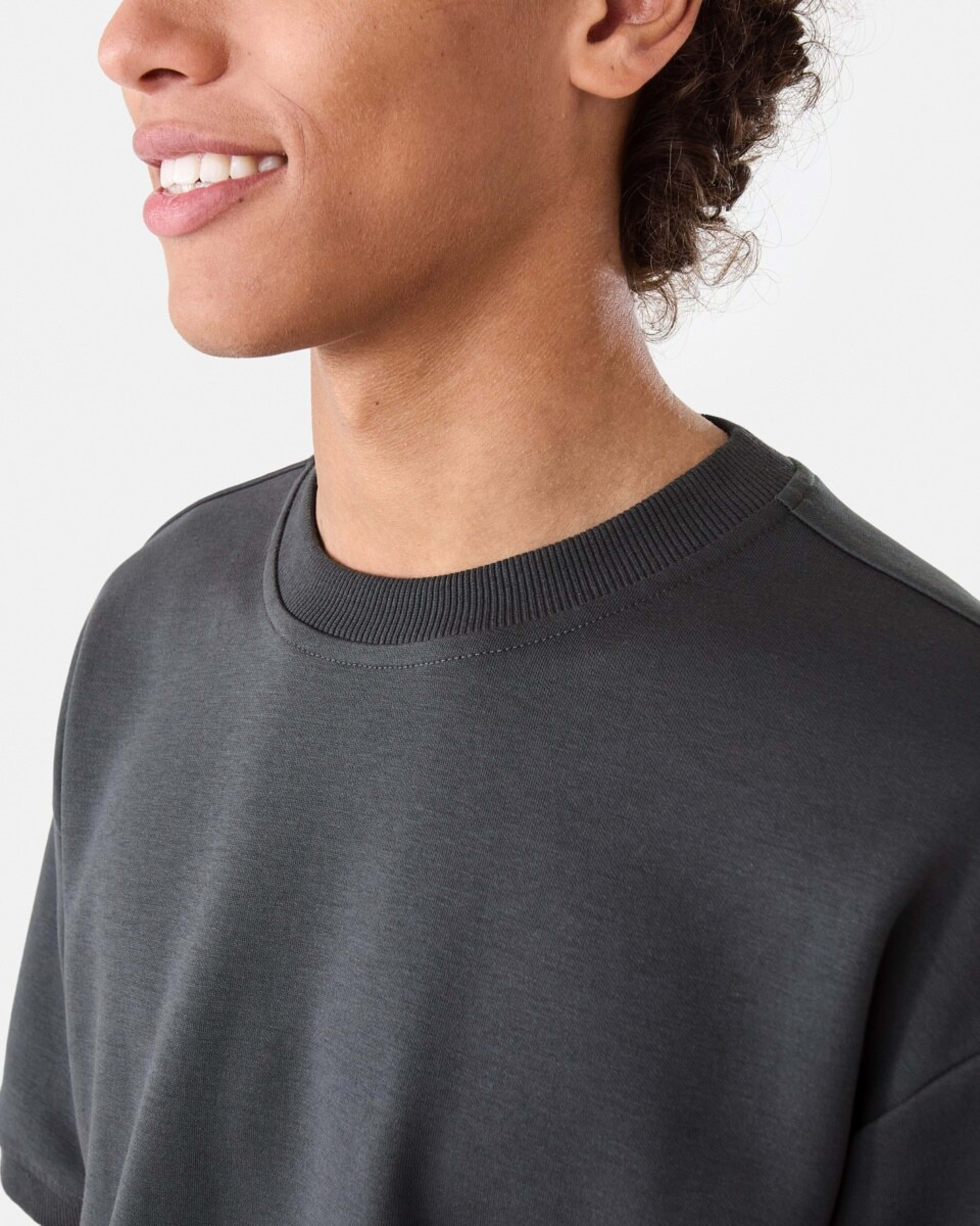 5 Oversized Interlock T-shirt VOLCANIC ROCK, 5 of 6