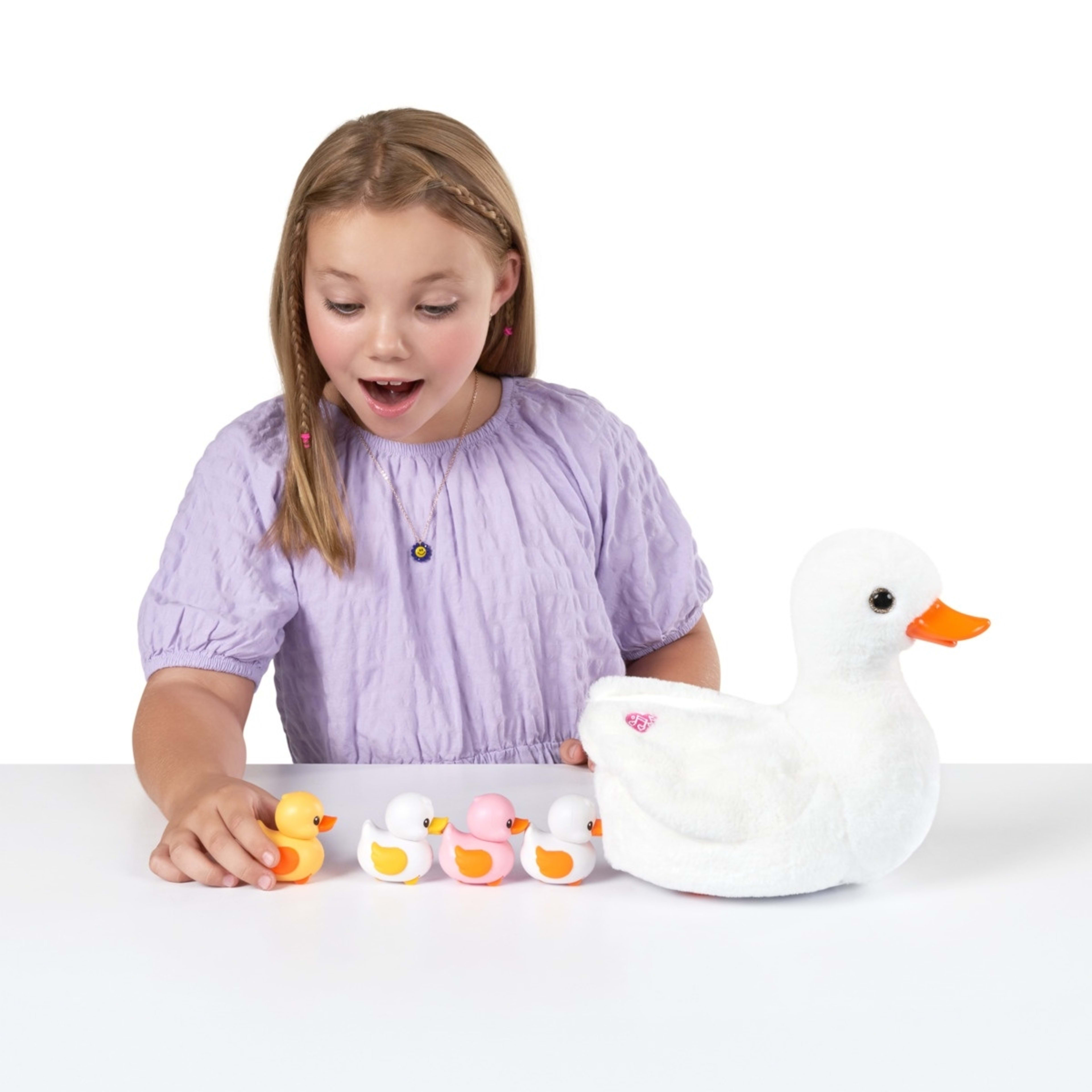 8 Zuru Pets Alive: Mama Duck and Baby Surprise! - Assorted, 8 of 10