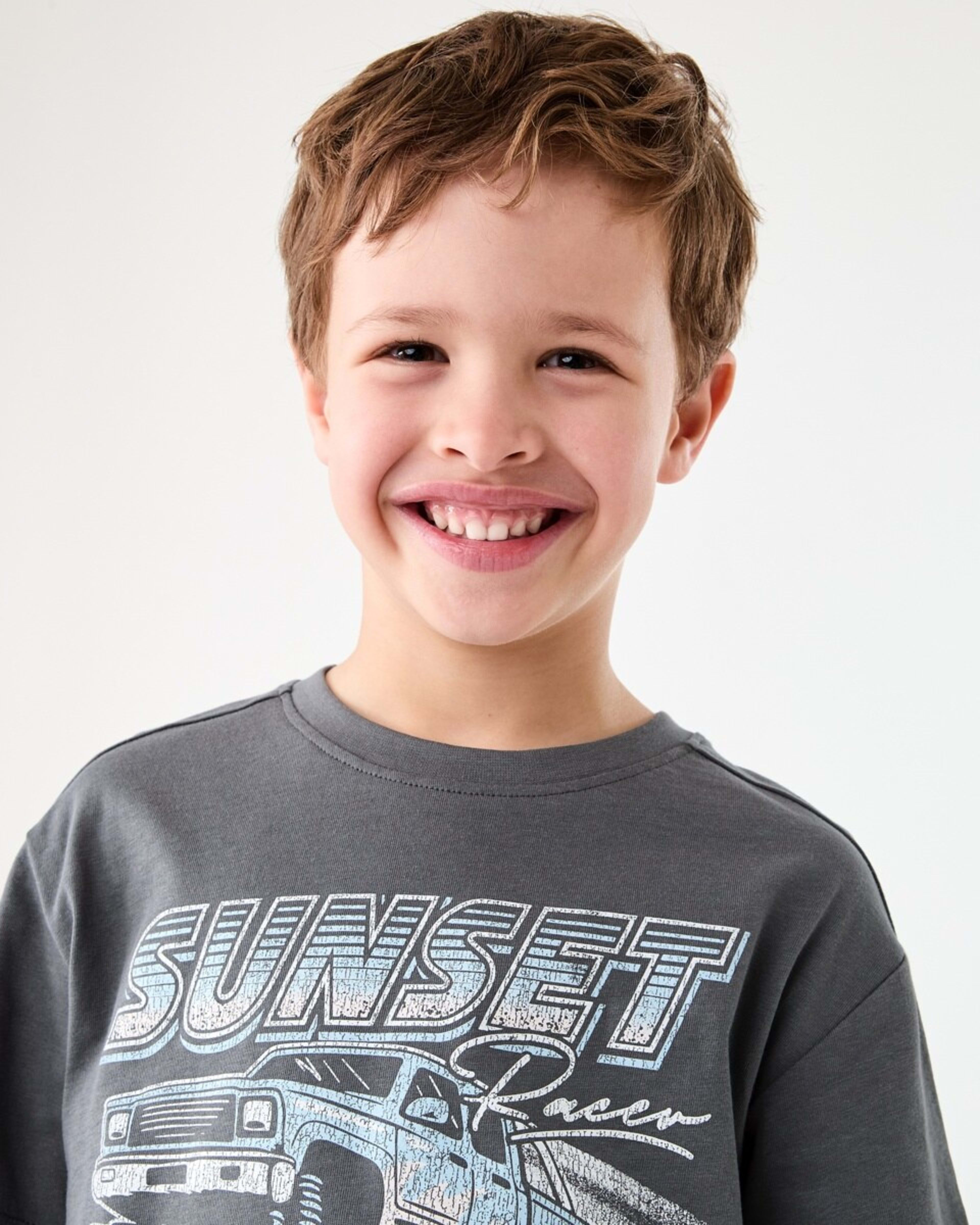 3 Chest Print T-shirt SUNSET RACER WASHED GREY, 3 of 6