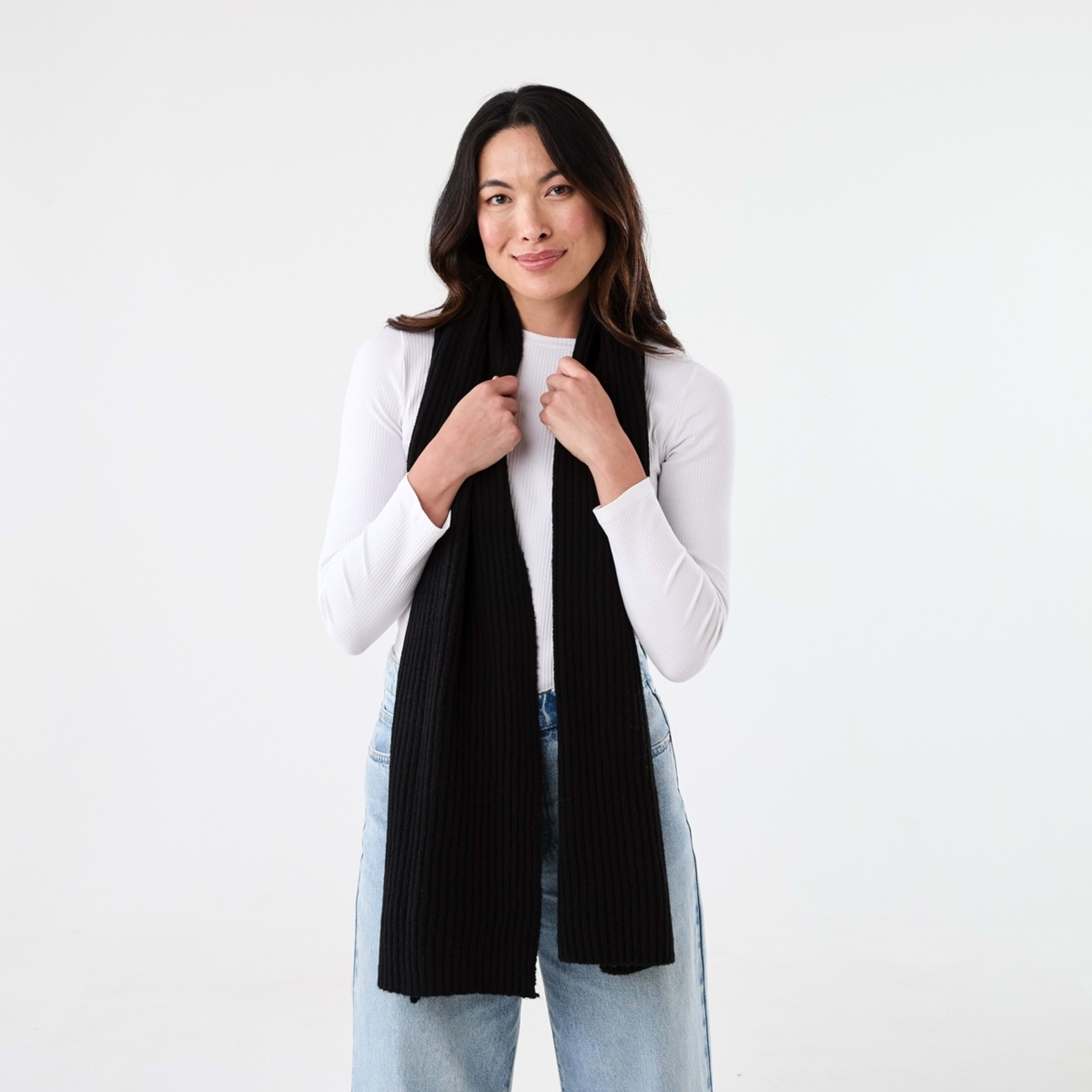 3 Basic Rib Scarf Black, 3 of 3
