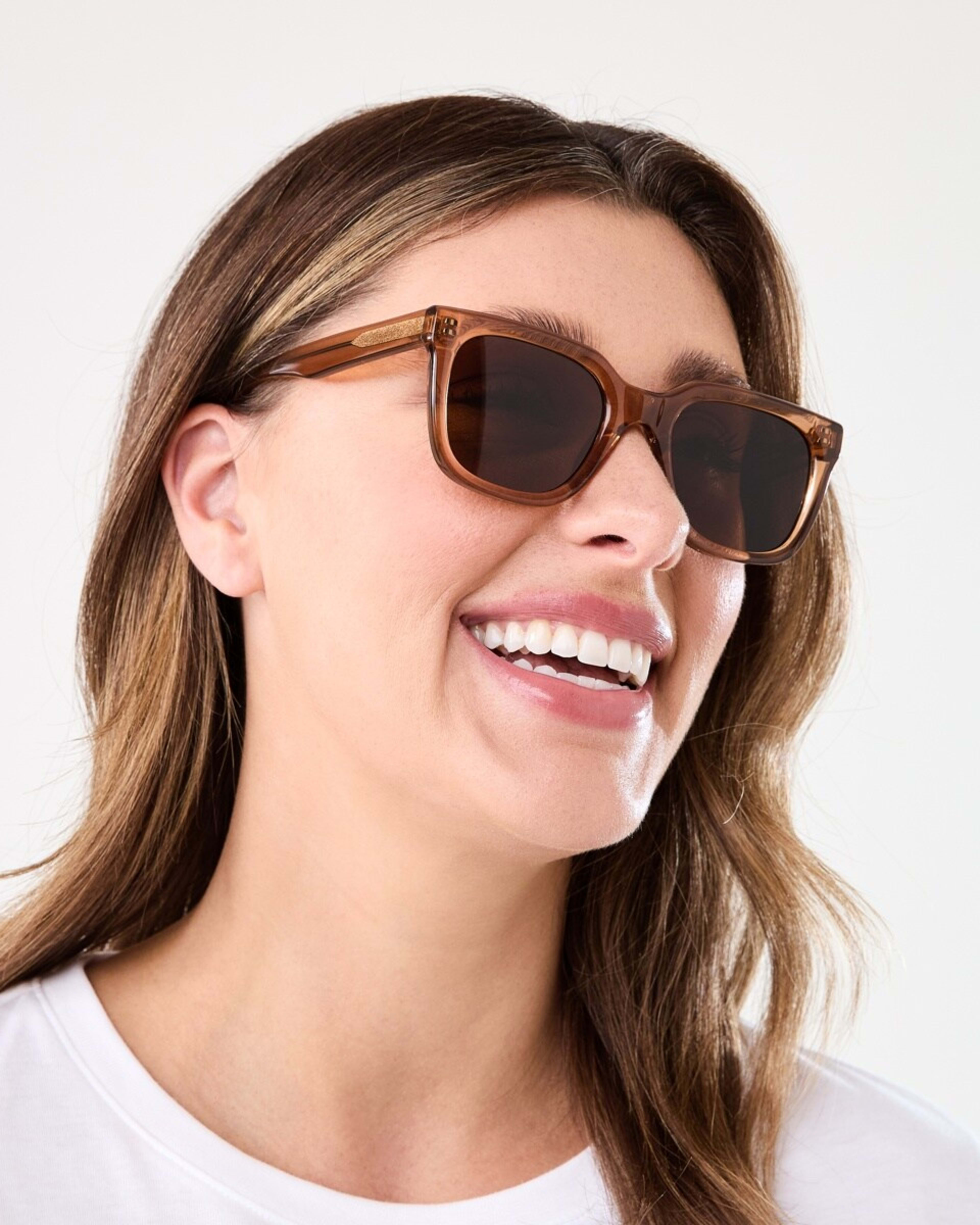 5 Womens D Frame Sunglasses TRANSLUCENT BROWN, 5 of 6