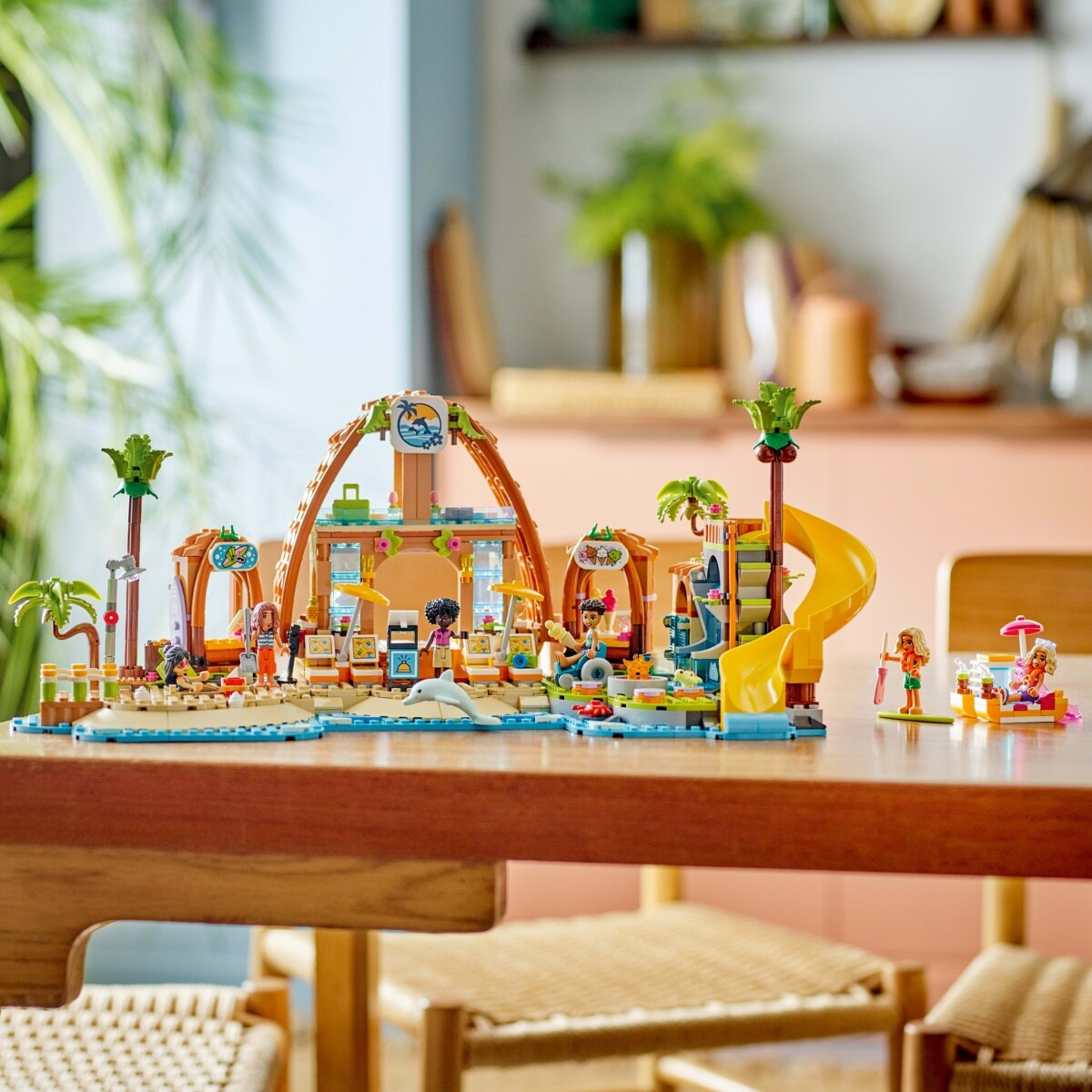 9 LEGO Friends Family Holiday Beach Resort 42673, 9 of 11