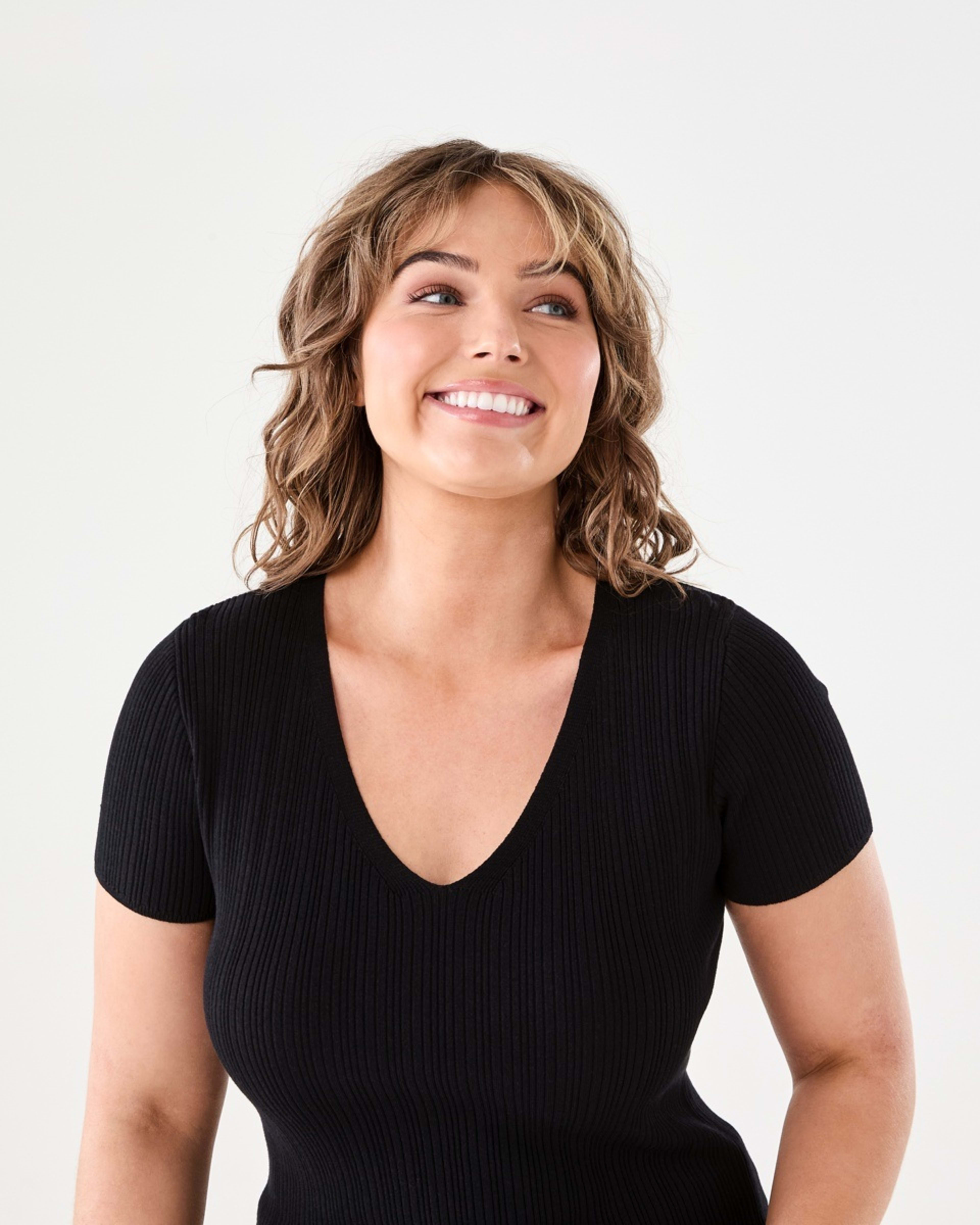 4 Short Sleeve True Knit V-Neck Rib Top BLACK, 4 of 5