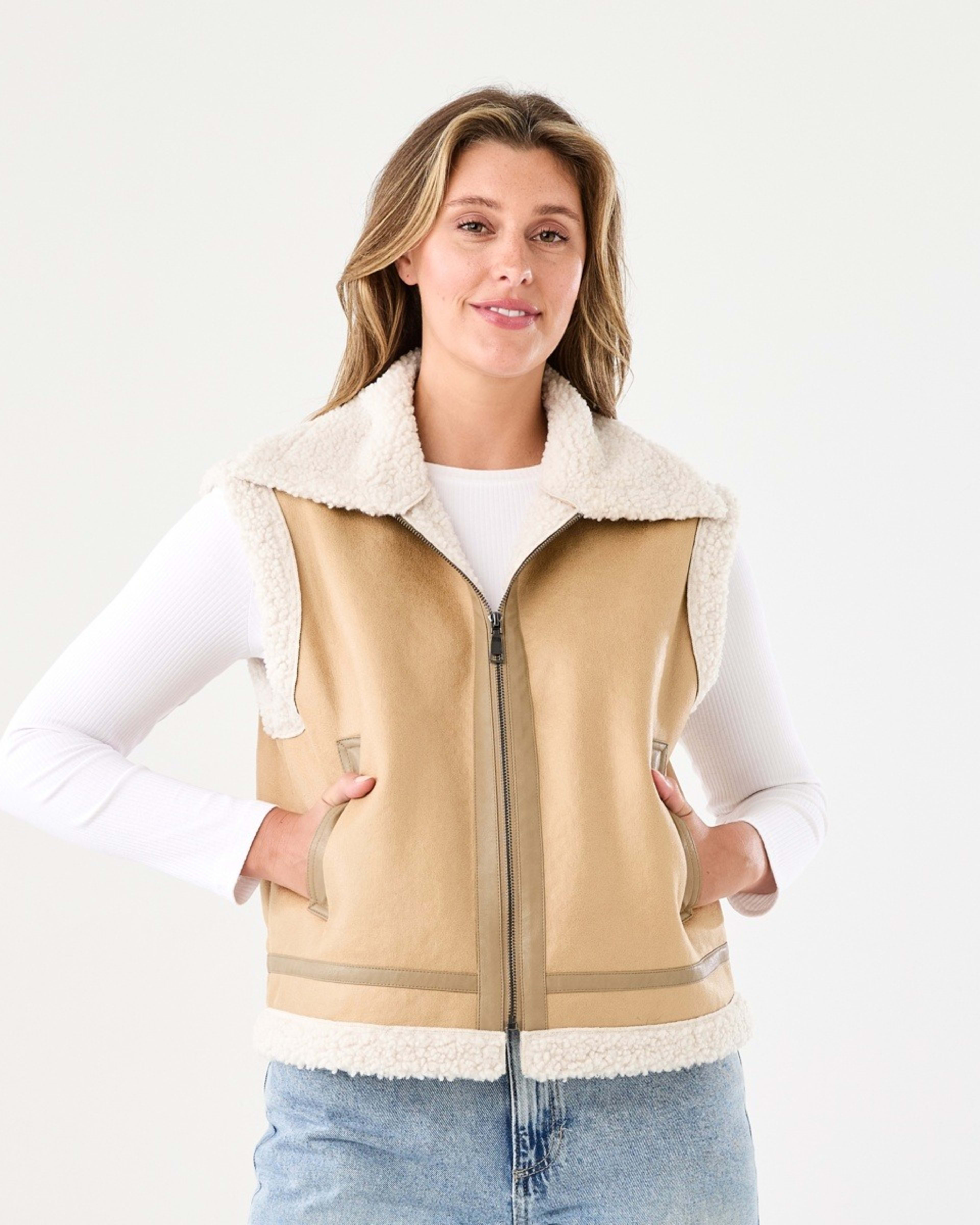 2 Sherpa Vest Dune, 2 of 7