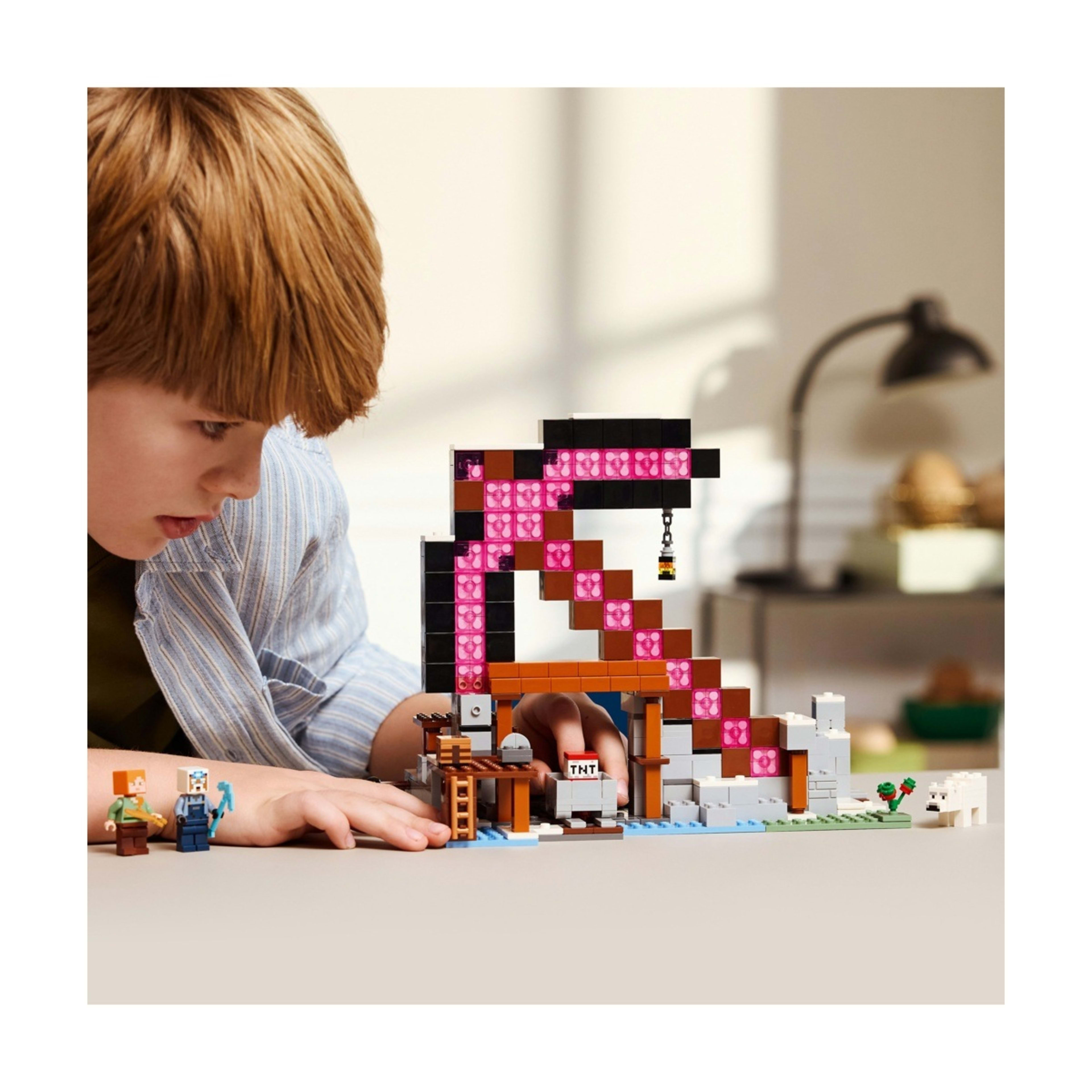 8 LEGO Minecraft The Pickaxe Mine 21277, 8 of 10
