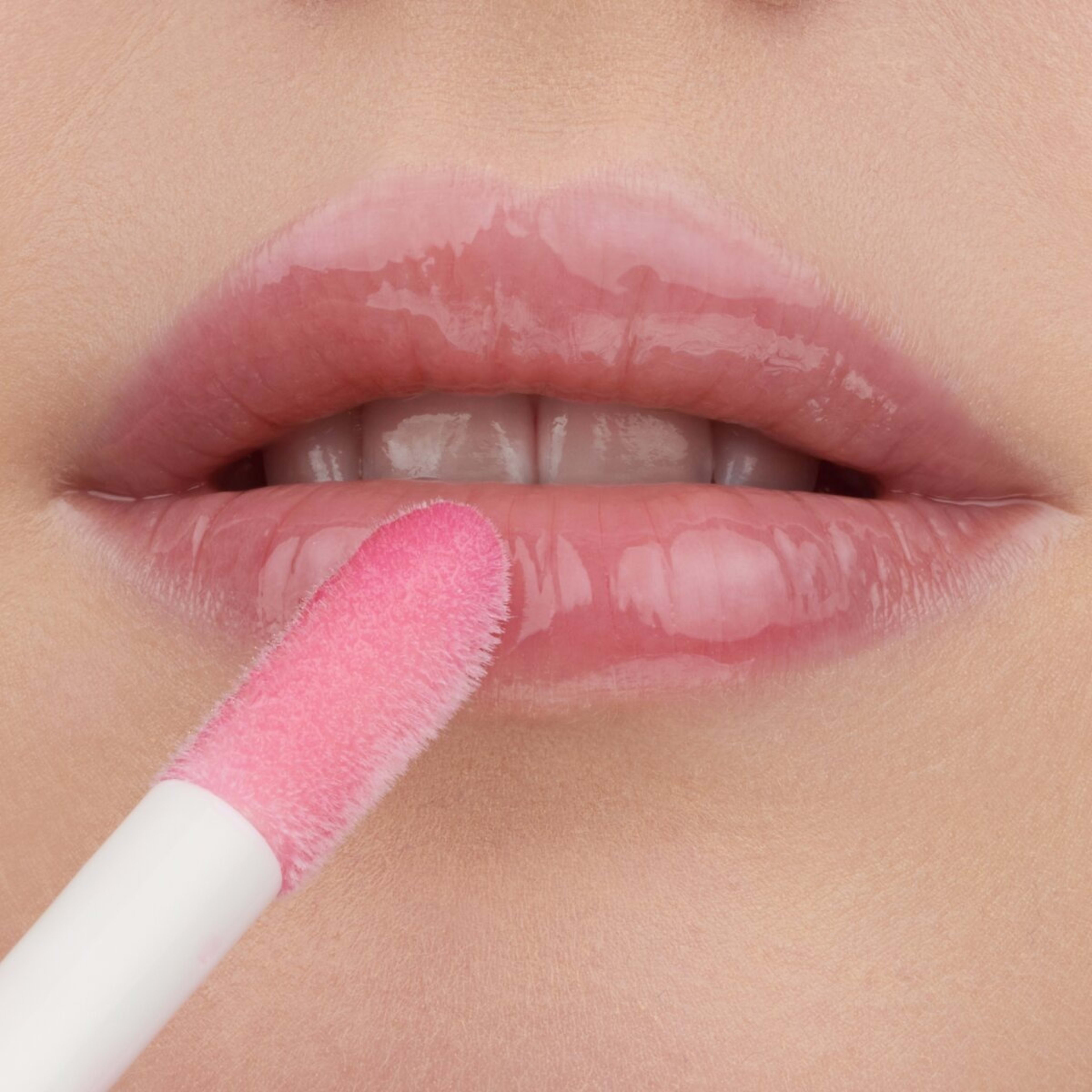 3 Essence Hydra Kiss Lip Oil - Red 03, 3 of 4