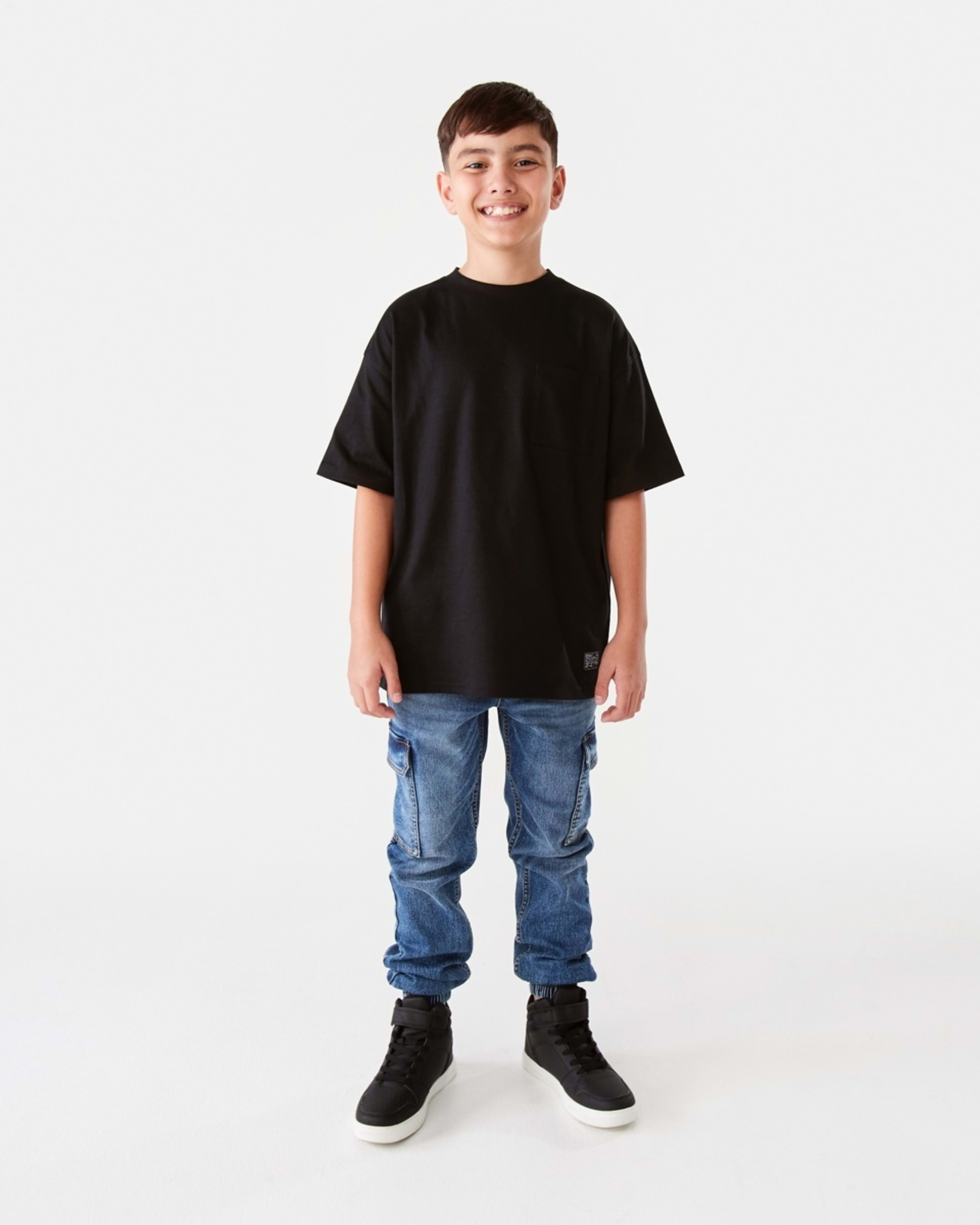 6 Short Sleeve Oversized T-shirt Black, 6 of 9