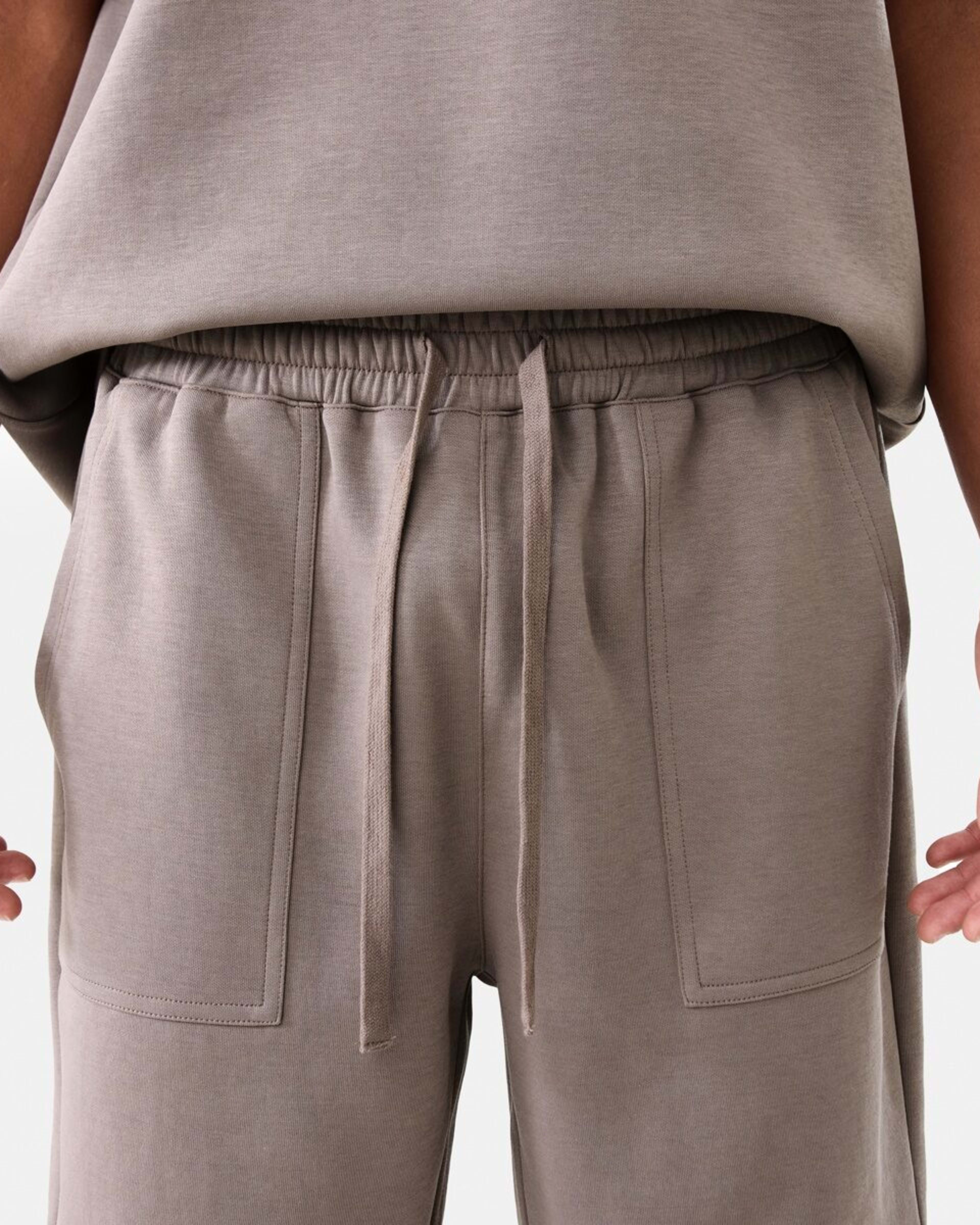 5 Elastic Waist Interlock Knit Shorts DRIFT BROWN, 5 of 7