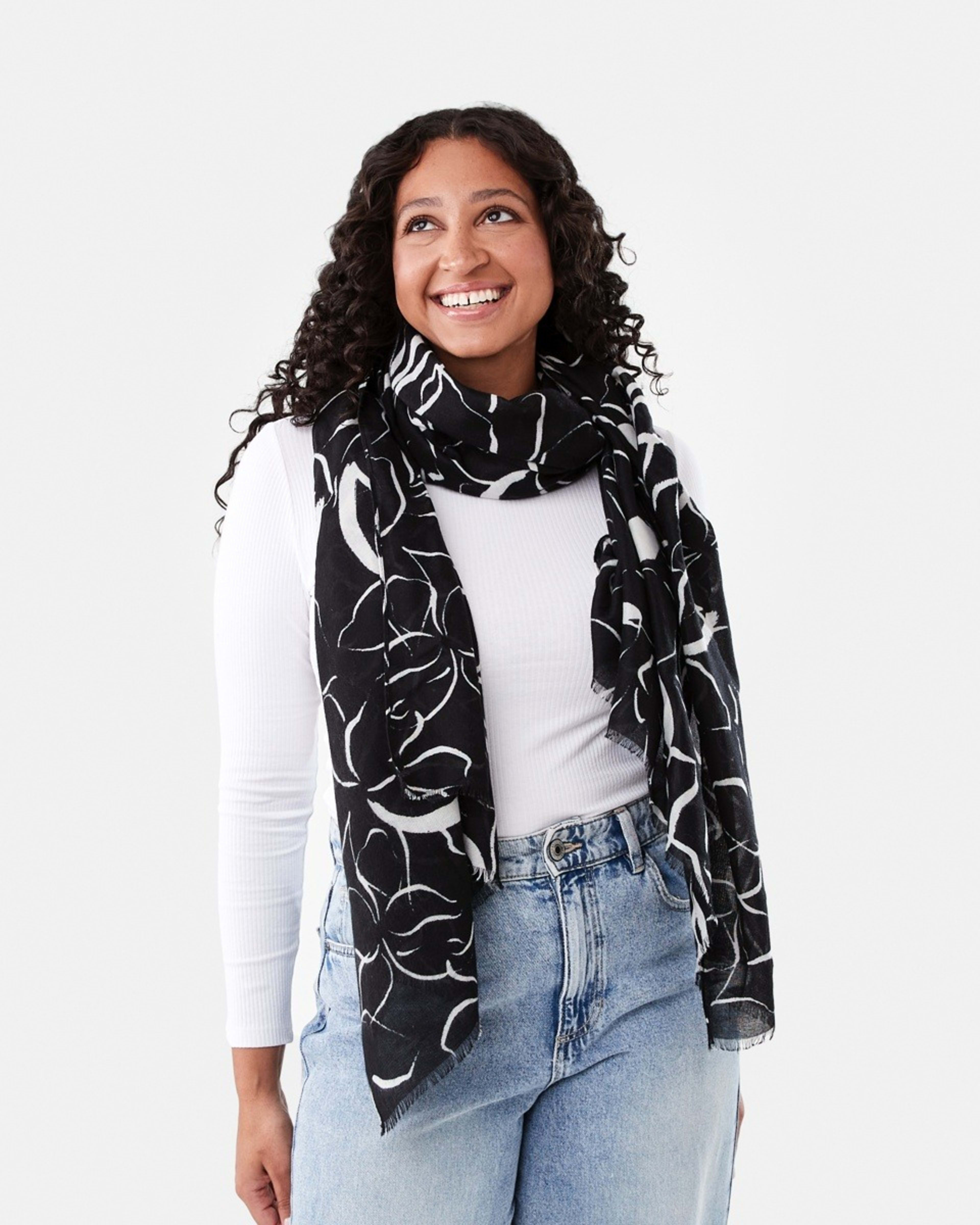 3 Lightweight Scarf Sketch Floral Black Nat Beige, 3 of 3