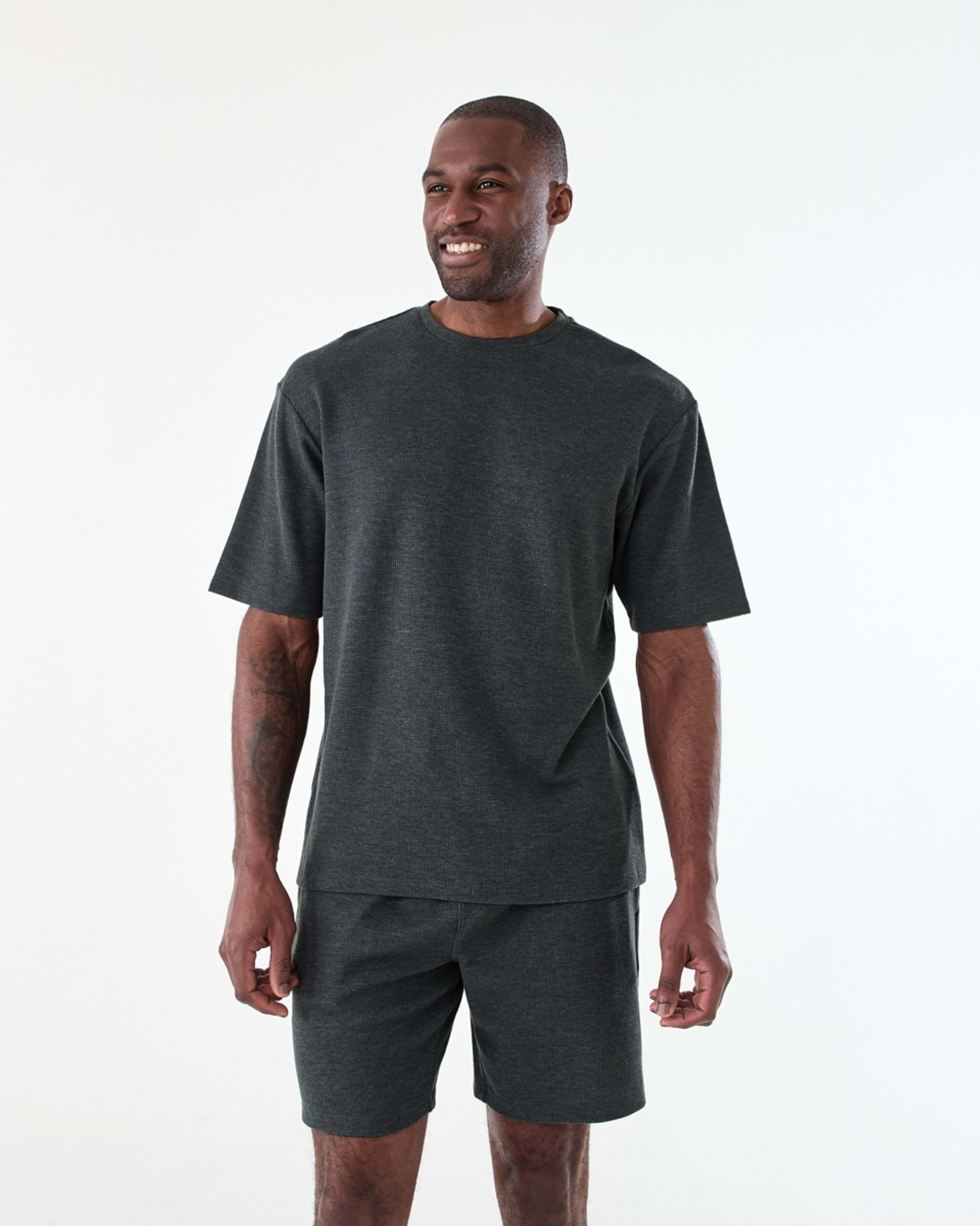 1 Short Sleeve Oversized T-shirt and Shorts Pyjama Set CHAR MARLE, 1 of 8