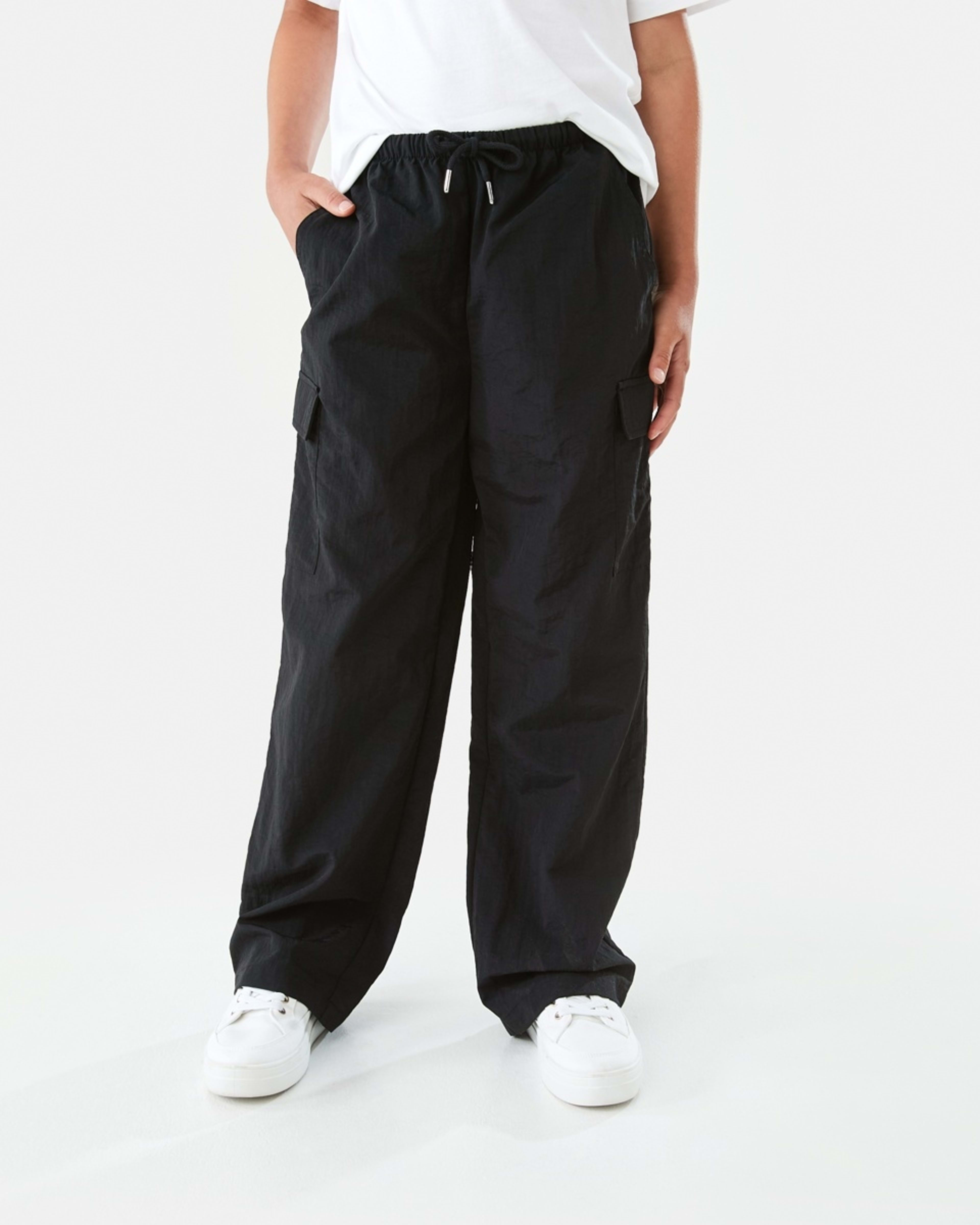 1 Parachute Pants Black, 1 of 9