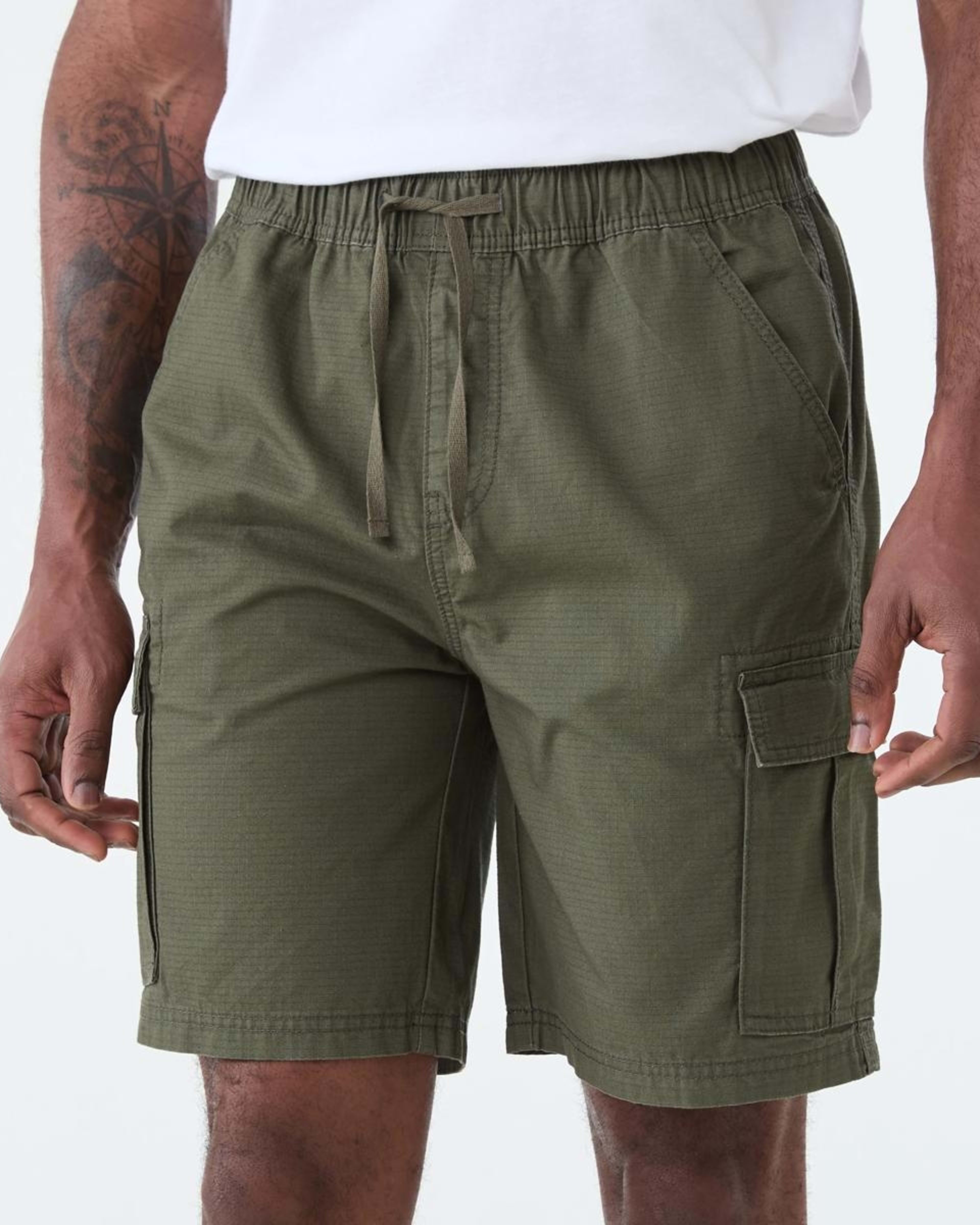 1 Textured Cargo Shorts TUSSOCK GREEN