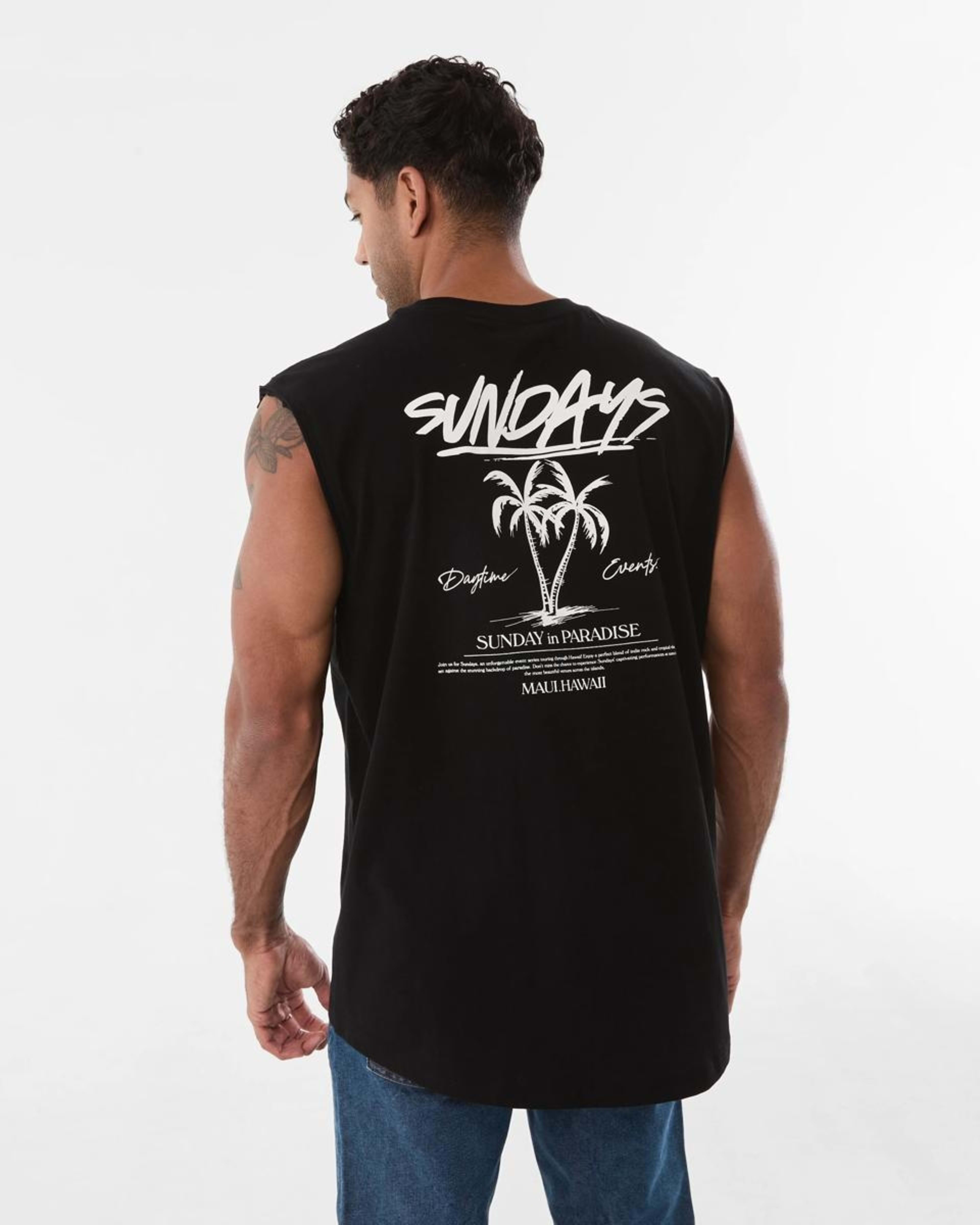 5 Graphic Curved Hem Muscle SUNDAYS, 5 of 6