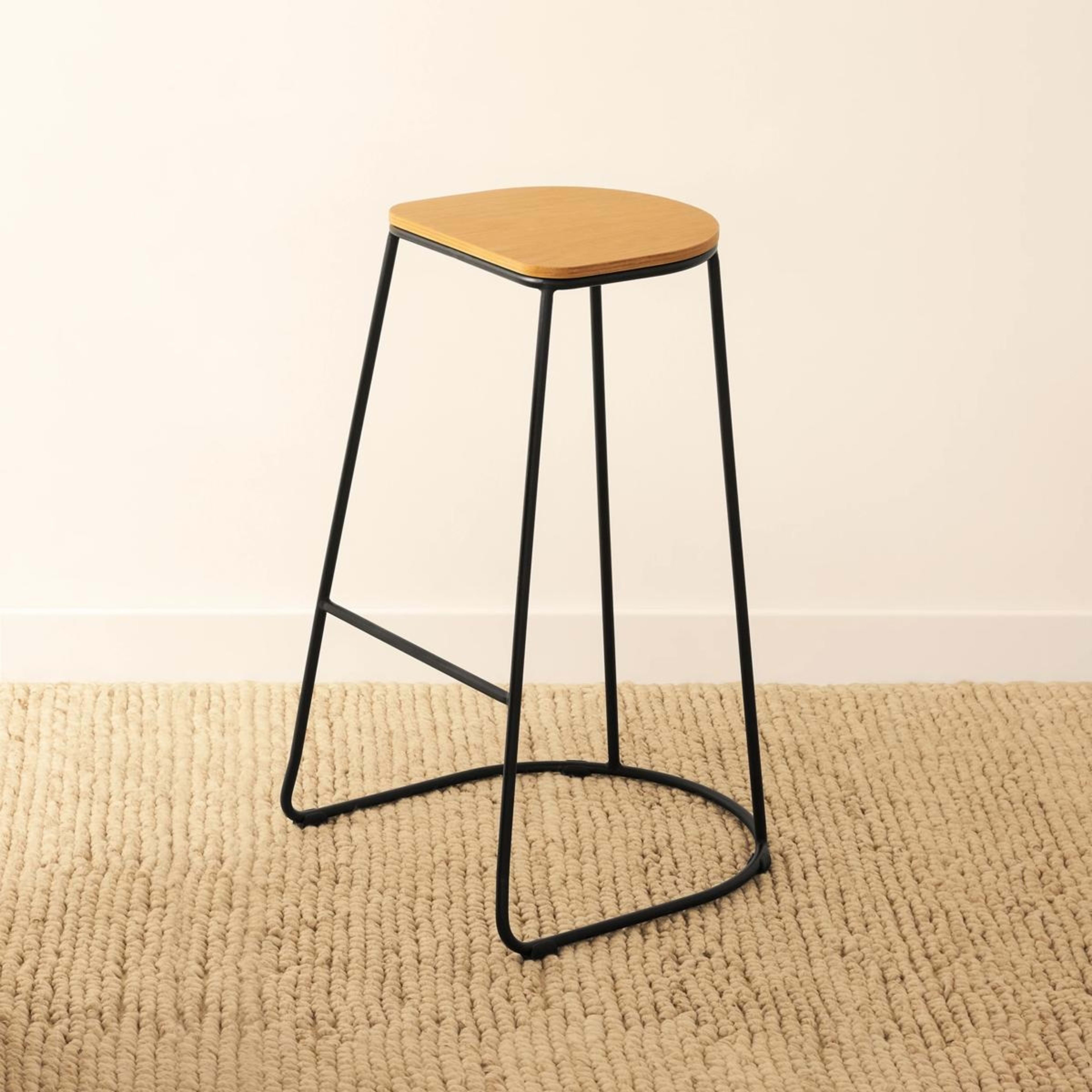 1 Bar Stool - Black
