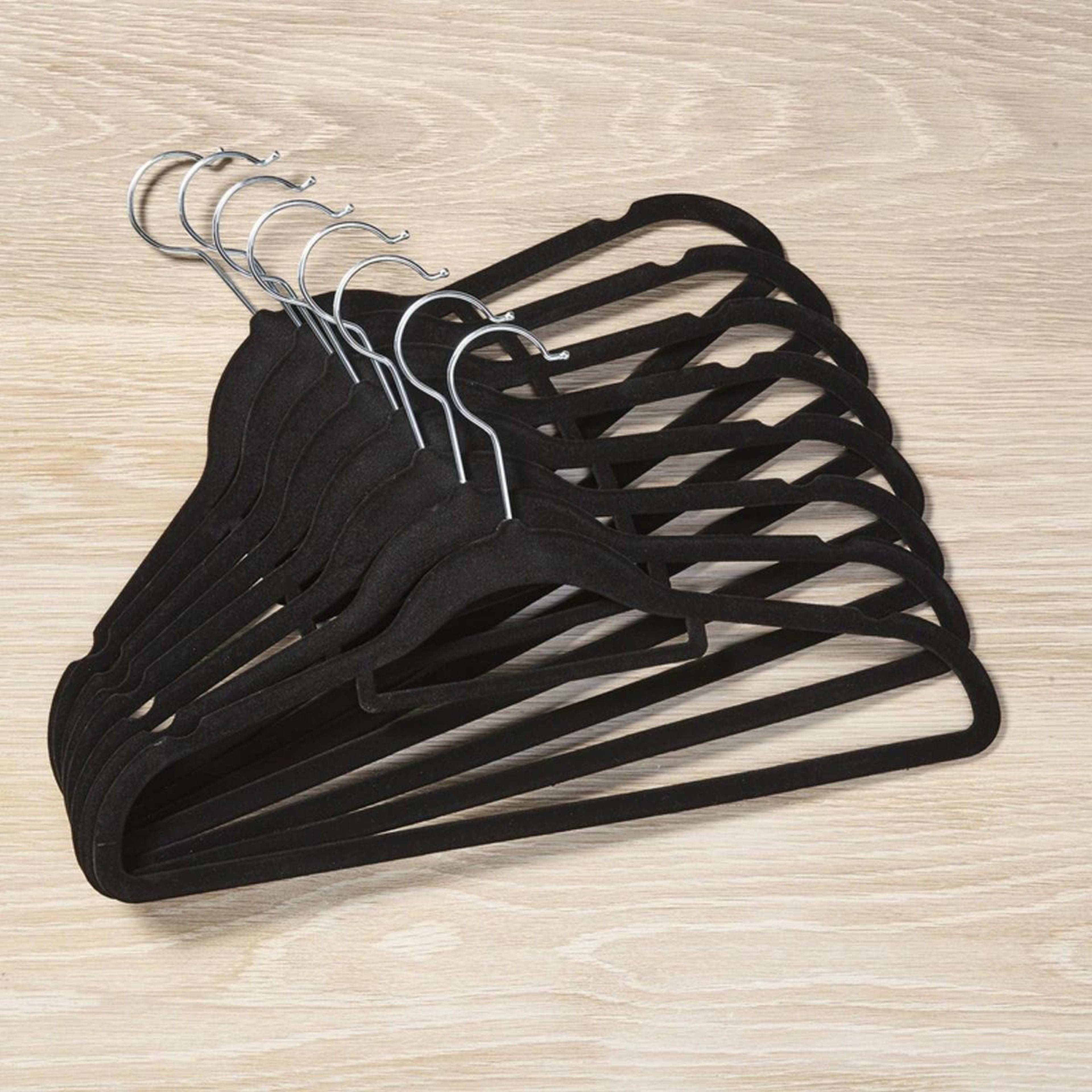 2 Flocked Hangers - Pack of 8, 2 of 3