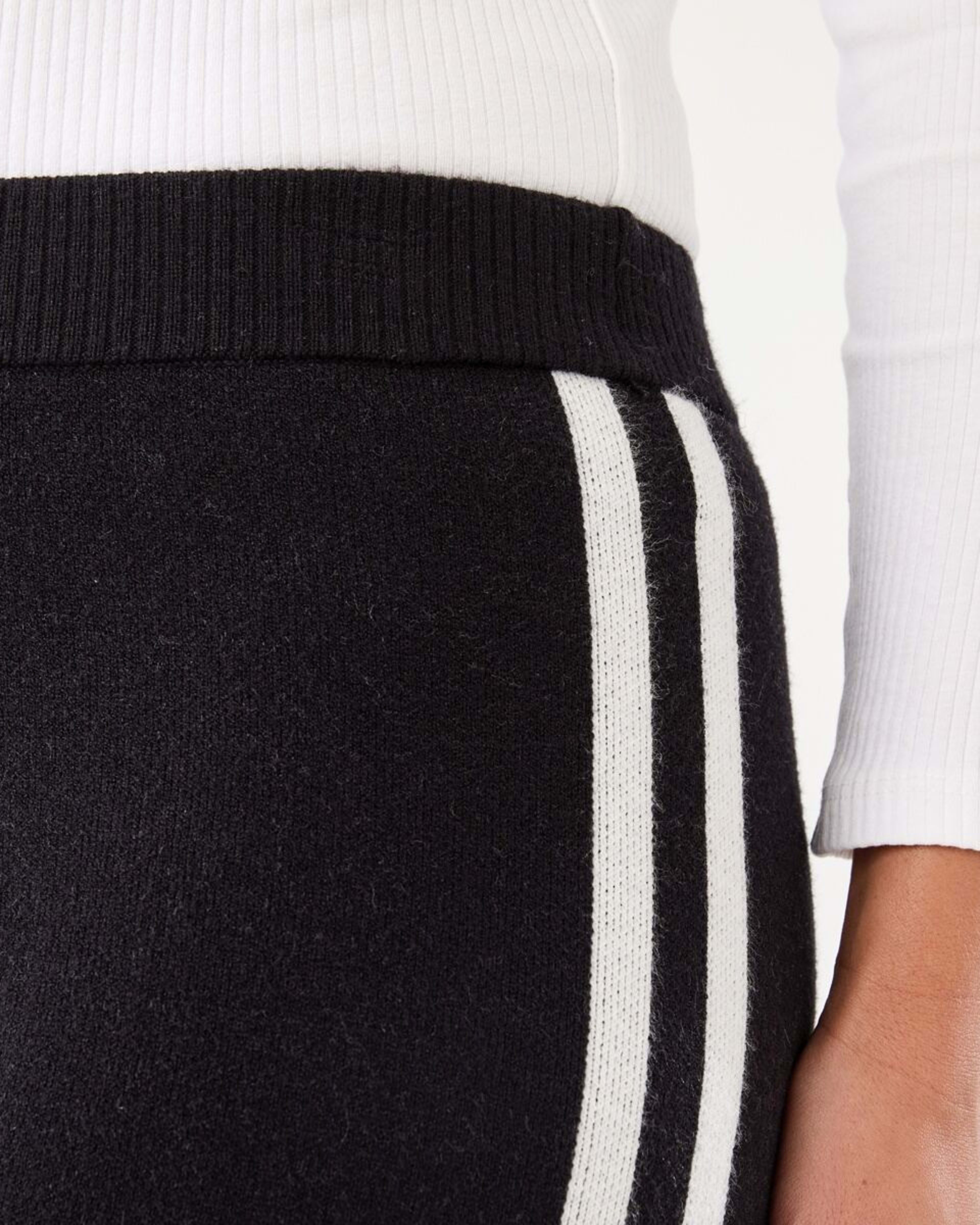 4 True Knit Side Stripe Pants Black, 4 of 5