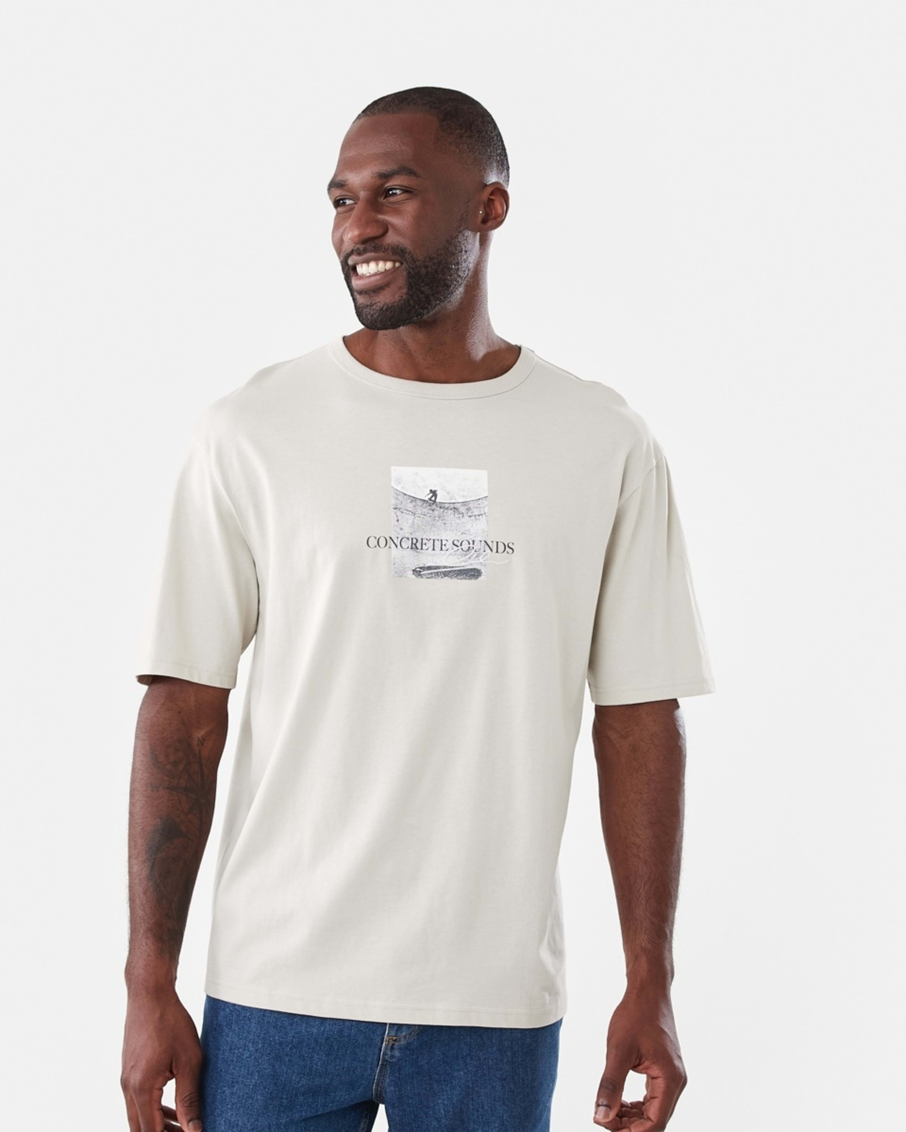 1 Oversized Graphic T-shirt Bge Dune