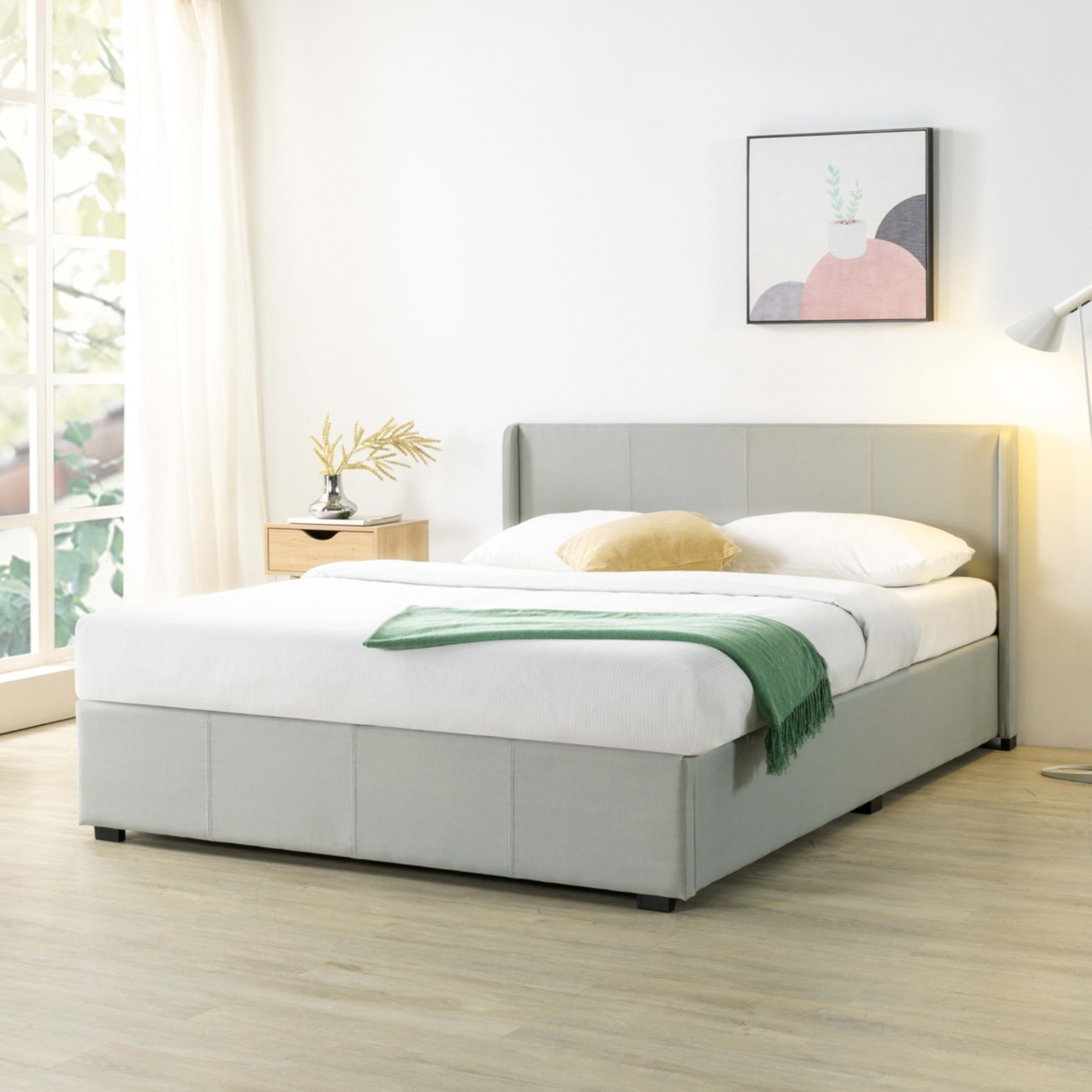 1 Gas Lift Queen Bed, 1 of 9