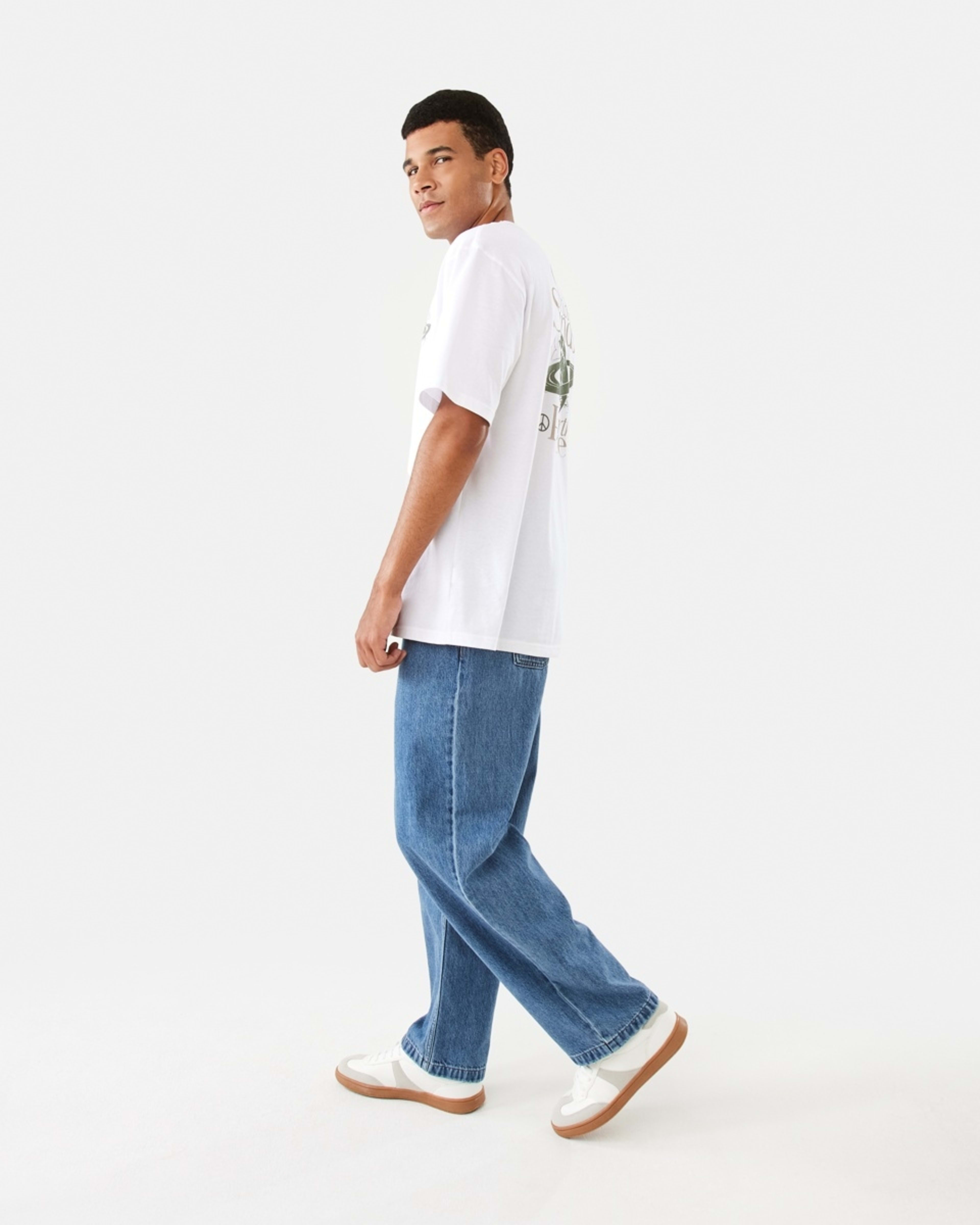3 Oversized Graphic T-shirt White, 3 of 7