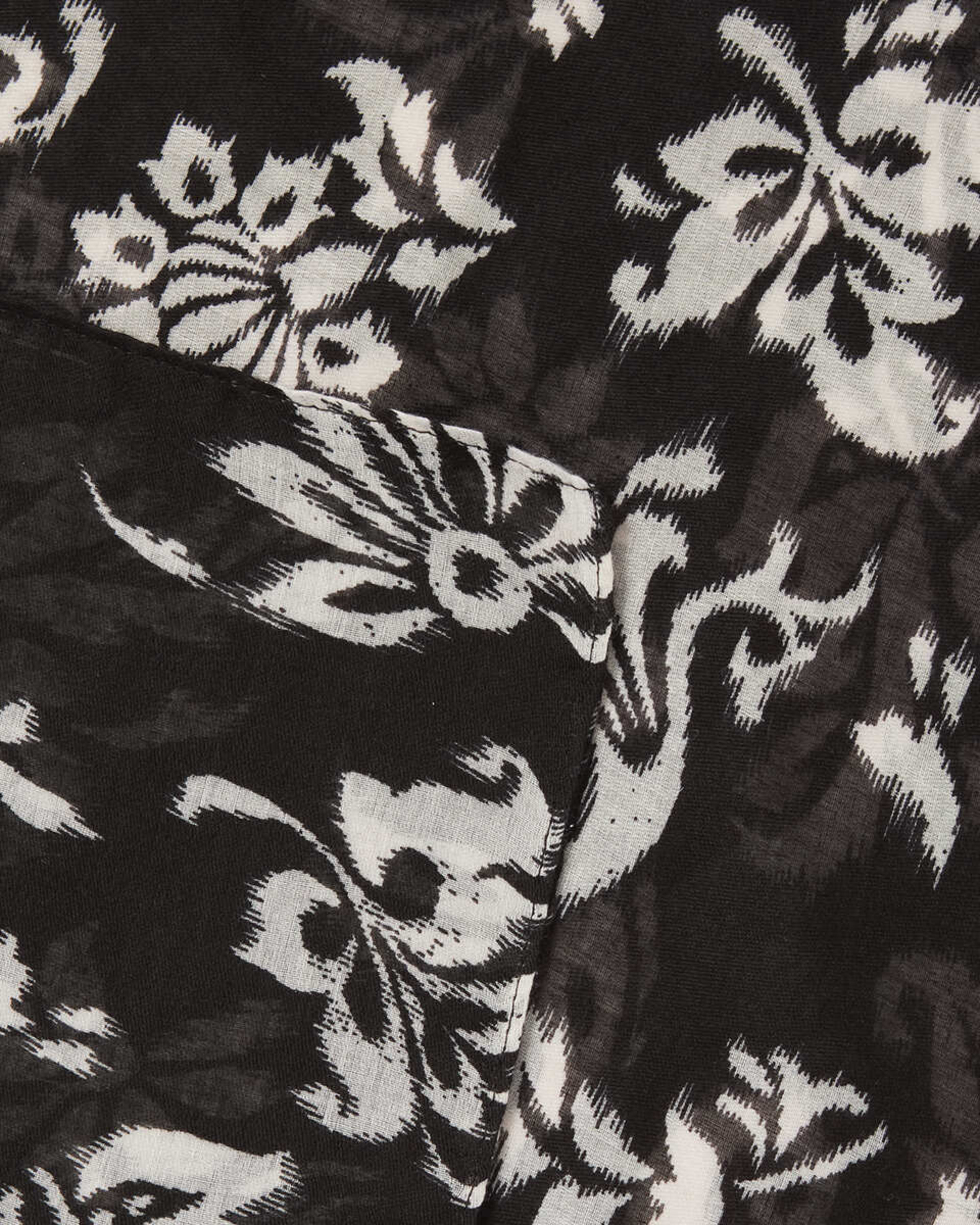 2 Large Lightweight Scarf FLORAL IKAT BLACK, 2 of 3