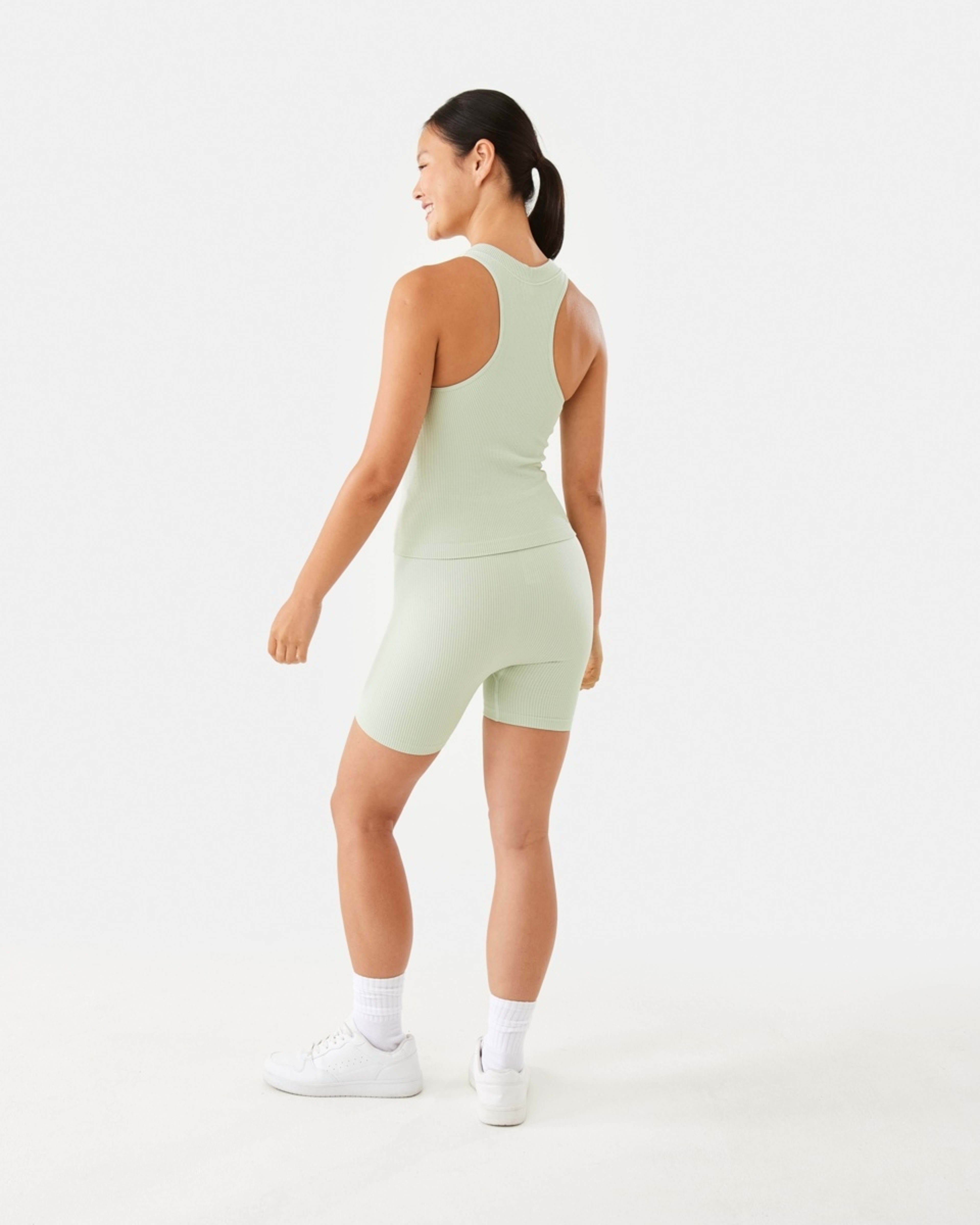 4 Active Womens Seamfree V-Shape Waist Shorts Pistachio, 4 of 5