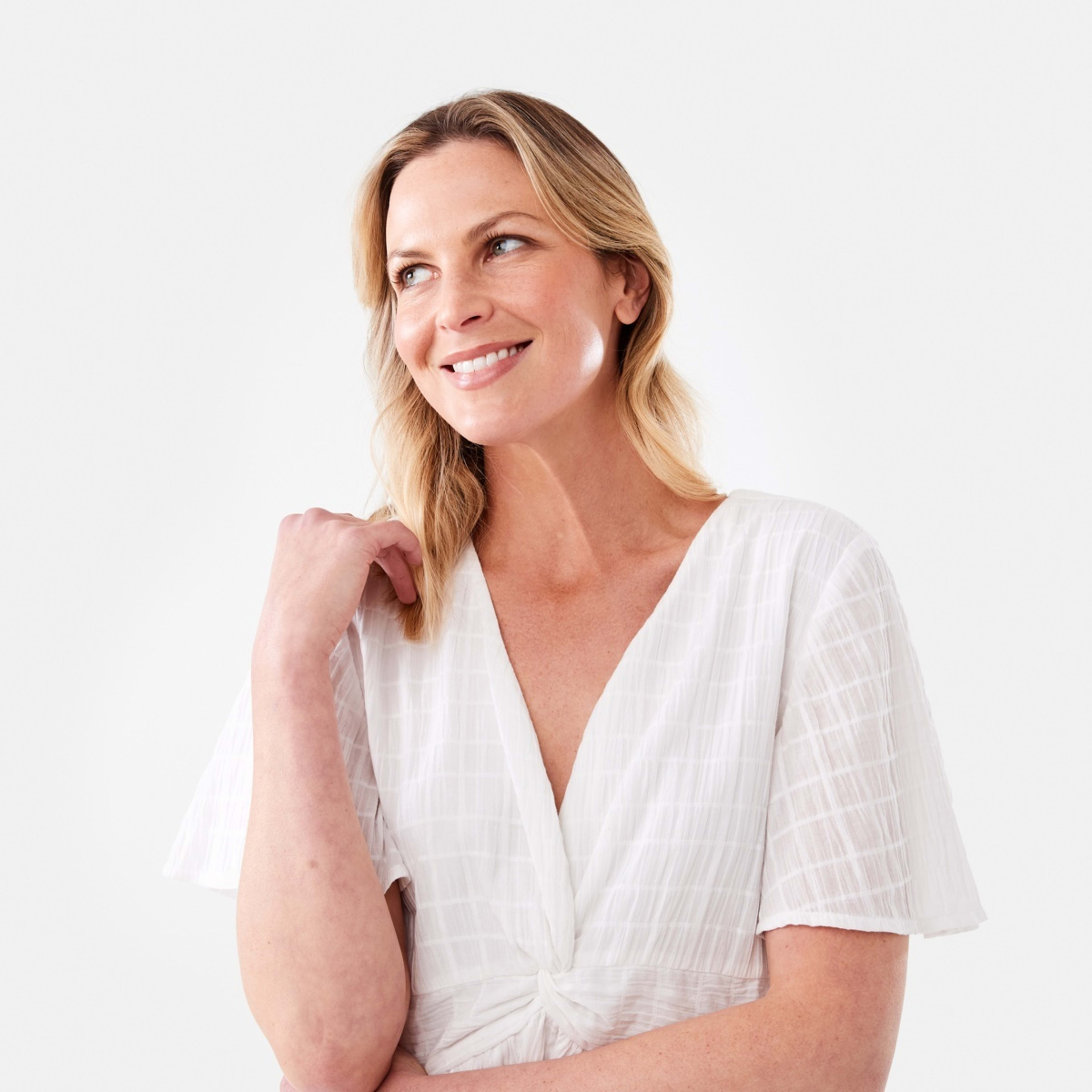 4 Short Sleeve Textured Twist Front Midi Dress White, 4 of 8