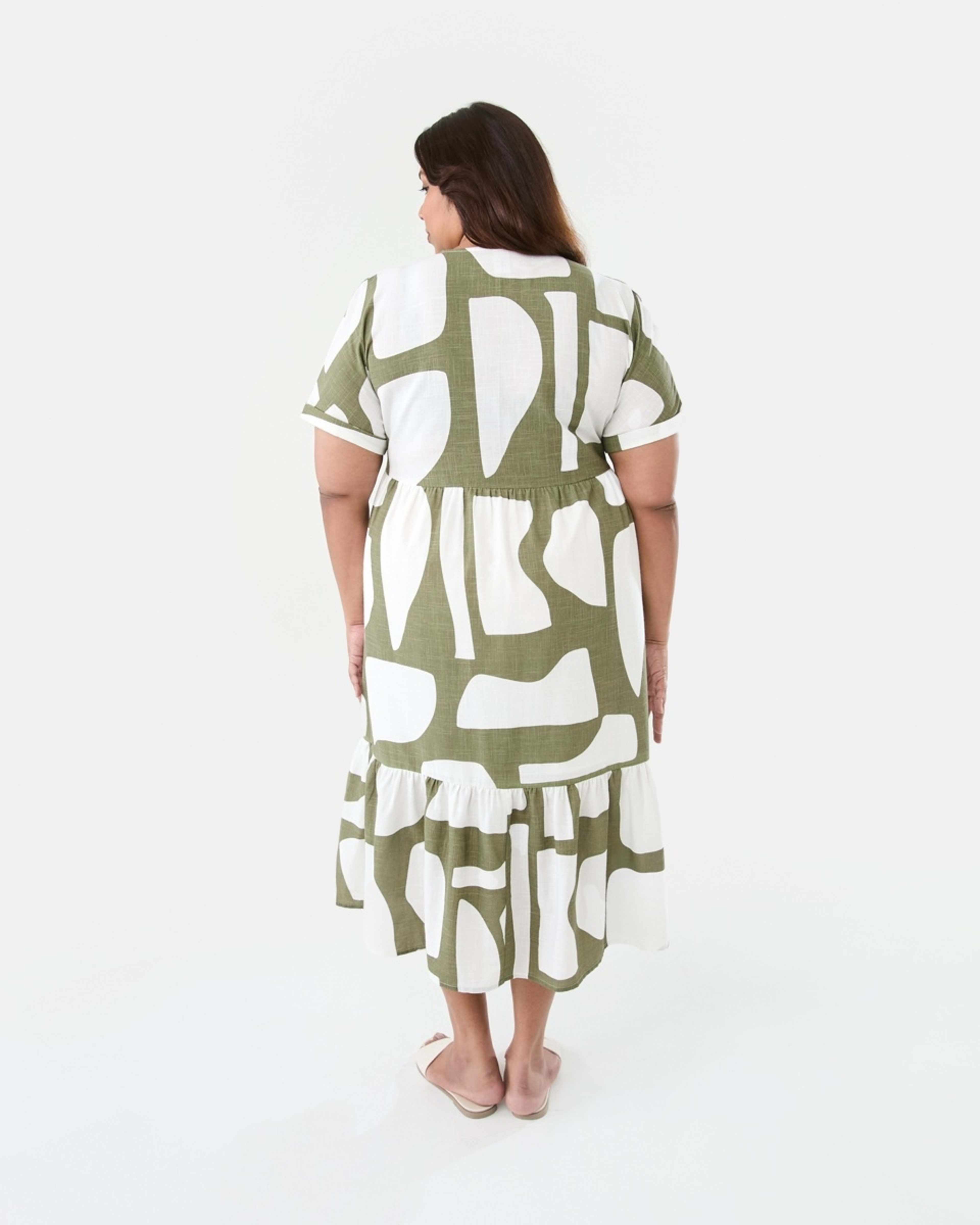 3 Curve Short Sleeve Tiered Midi Dress Large Abstract Olive Leaf, 3 of 7