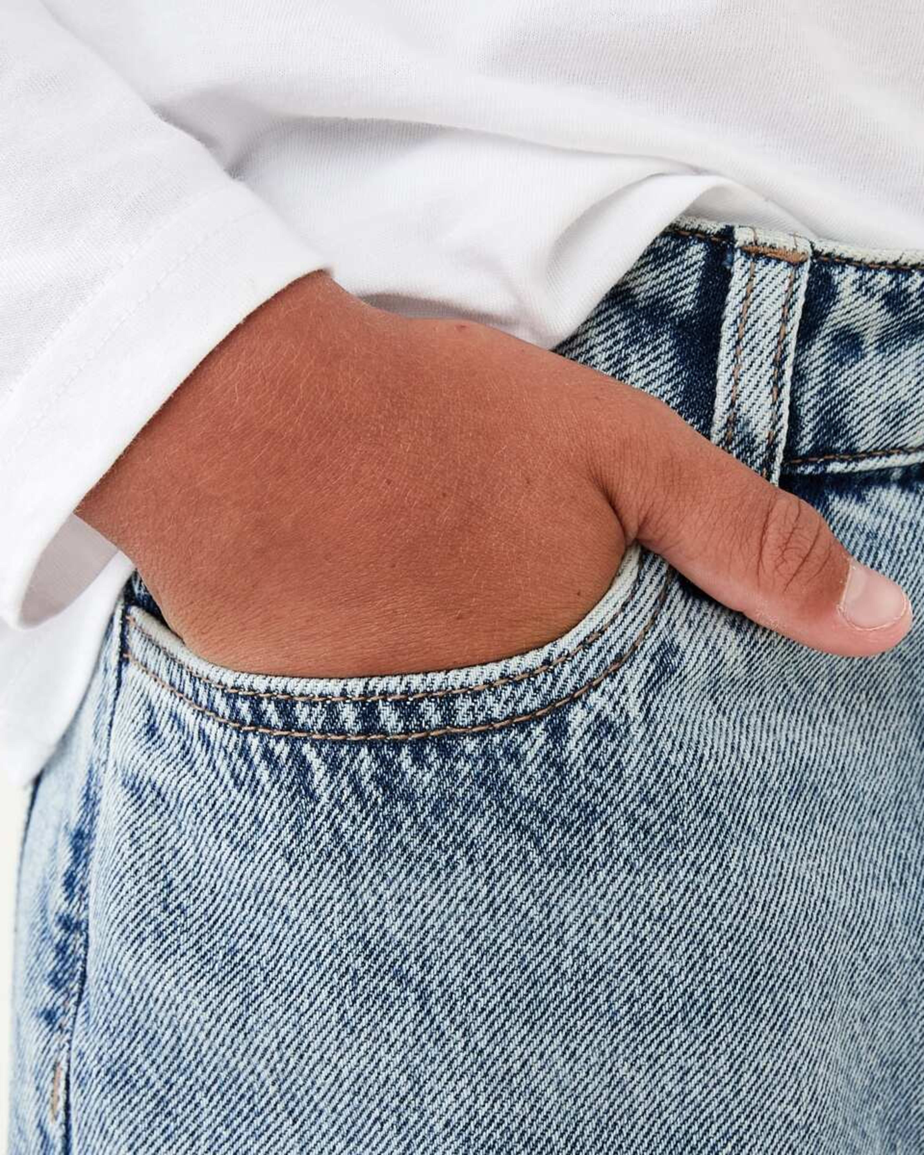 4 Relaxed Jeans Light Wash, 4 of 8