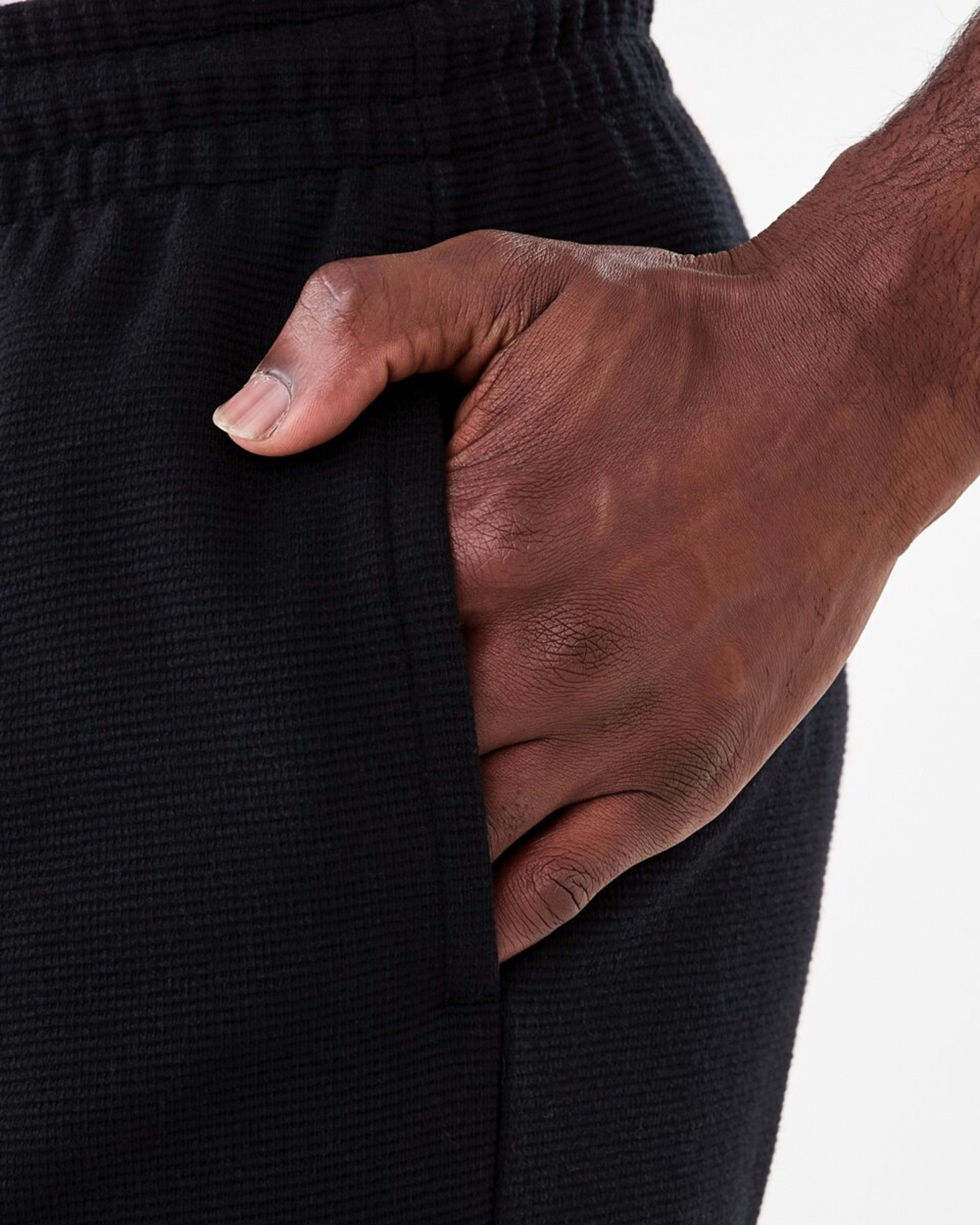 5 Textured Knit Shorts Black, 5 of 6