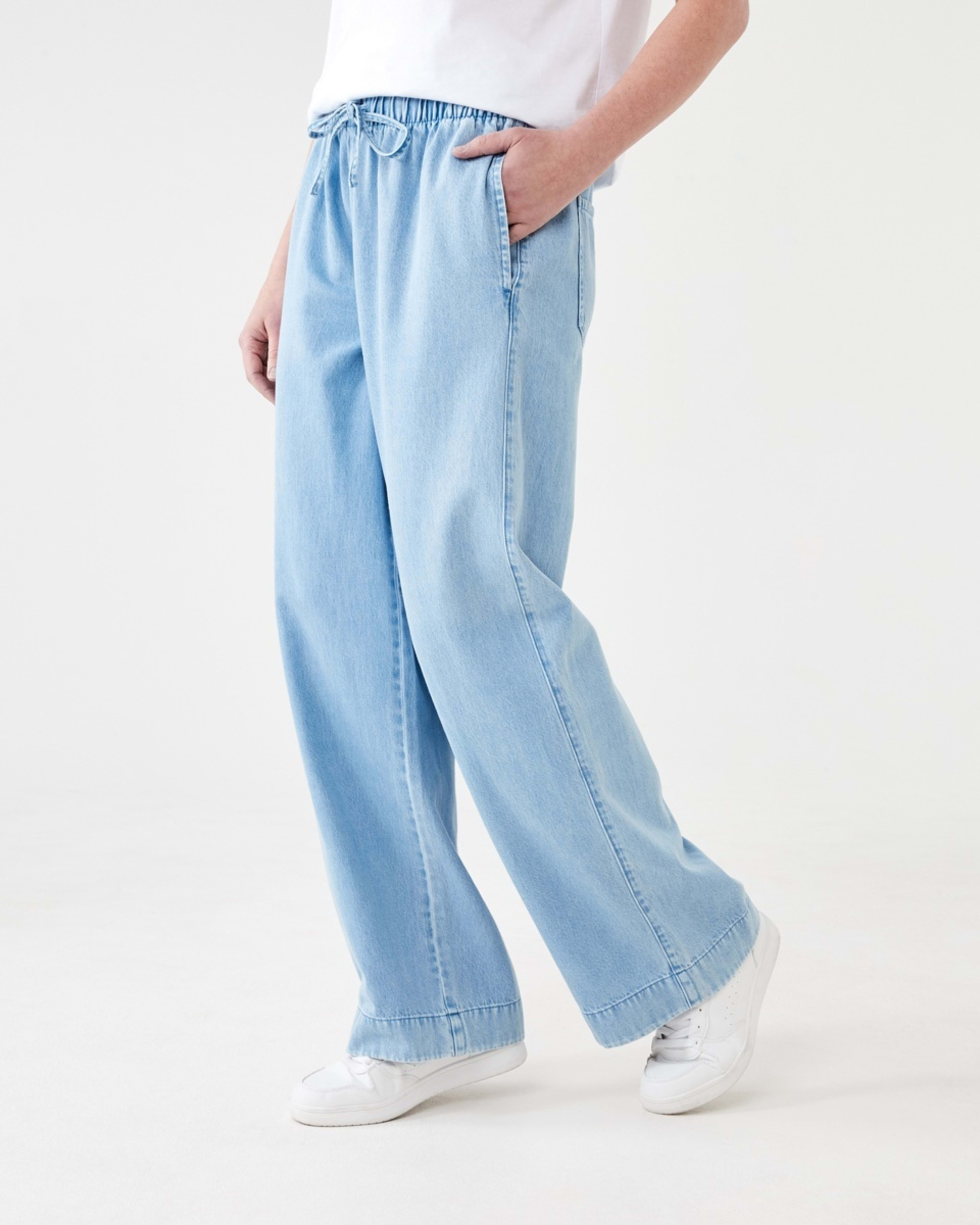 2 Comfort Wide Leg Jeans LIGHT DENIM WASH, 2 of 5