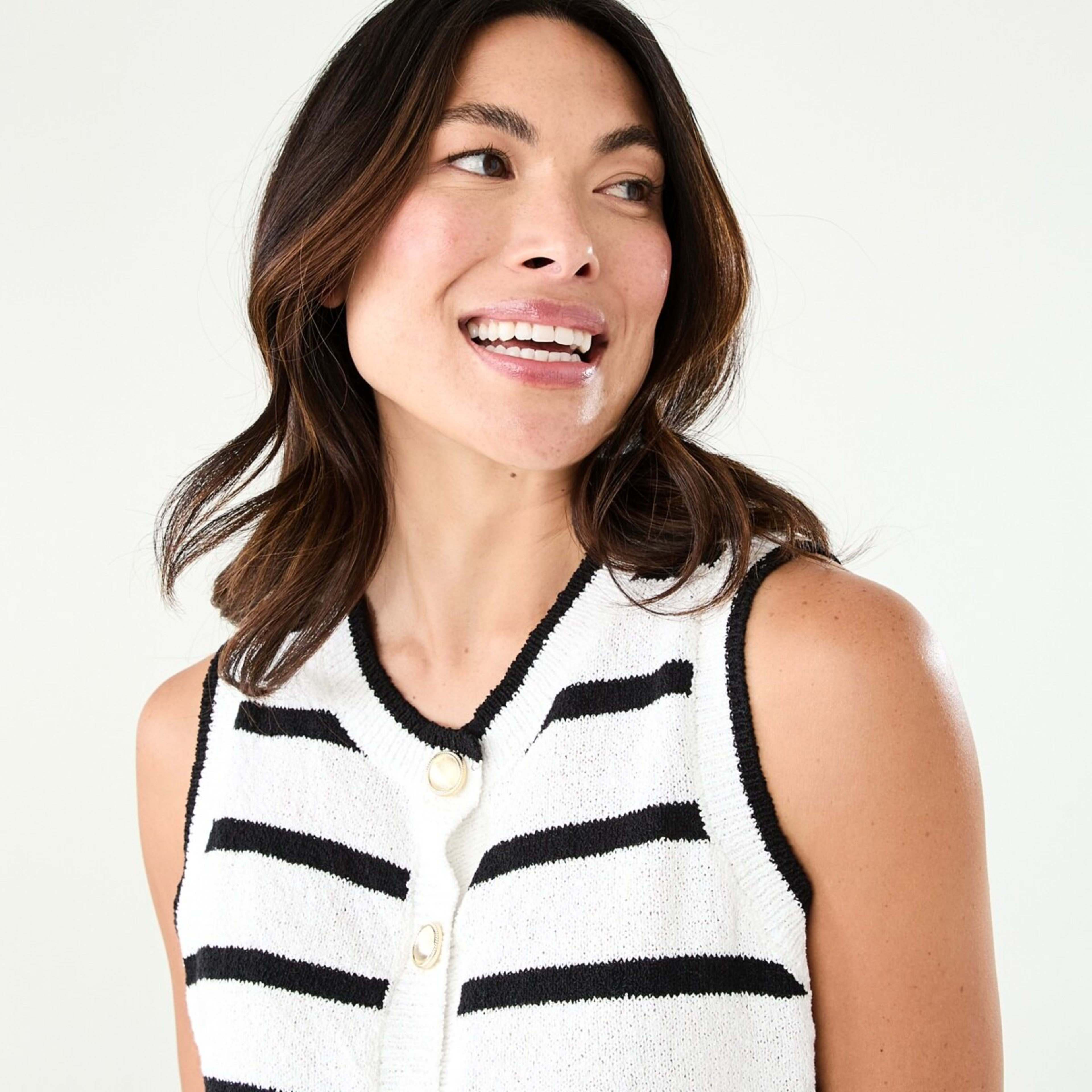 5 Contrast Button Vest Blck Strp, 5 of 8