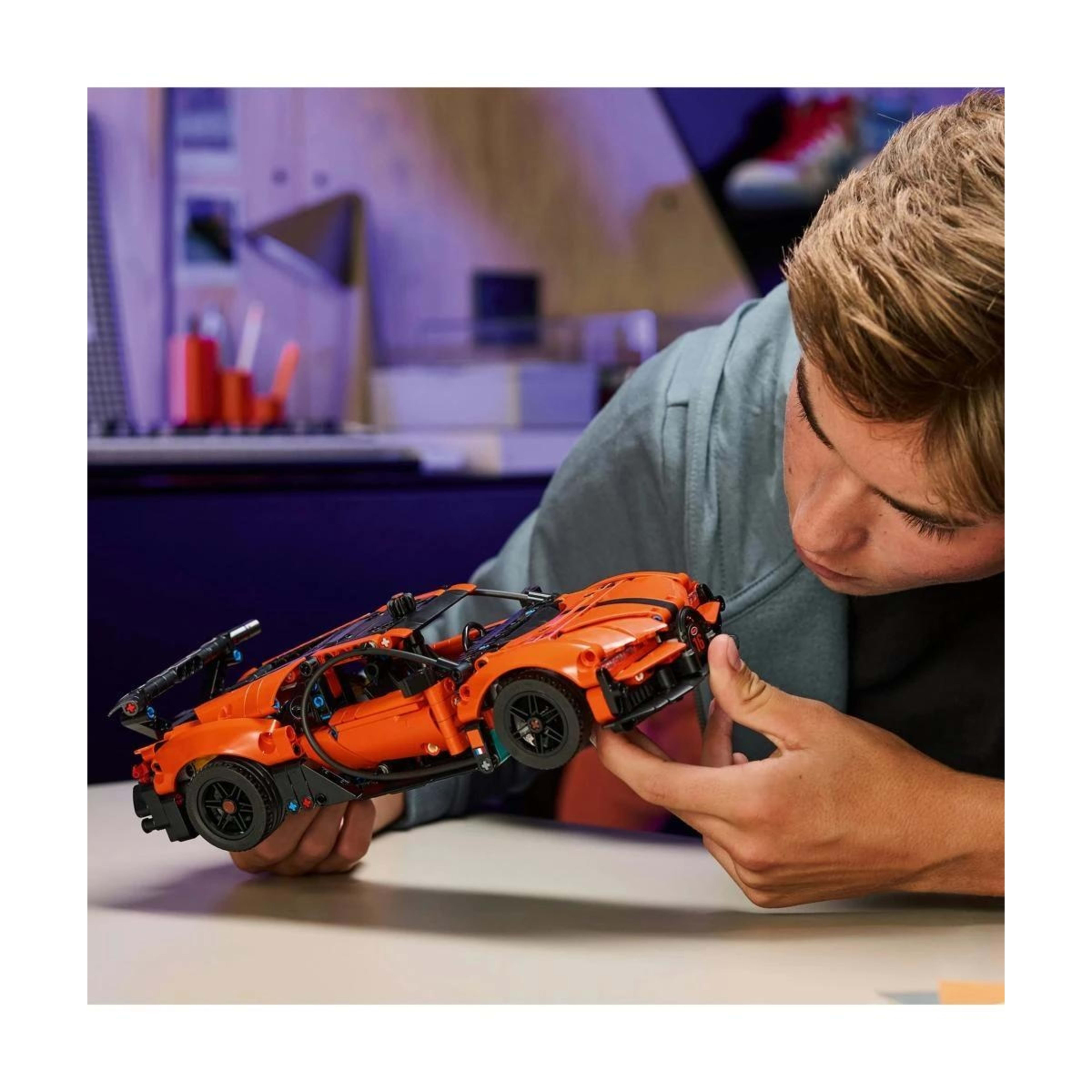 8 LEGO Technic Bugatti Chiron Pur Sport Hypercar 42222, 8 of 10