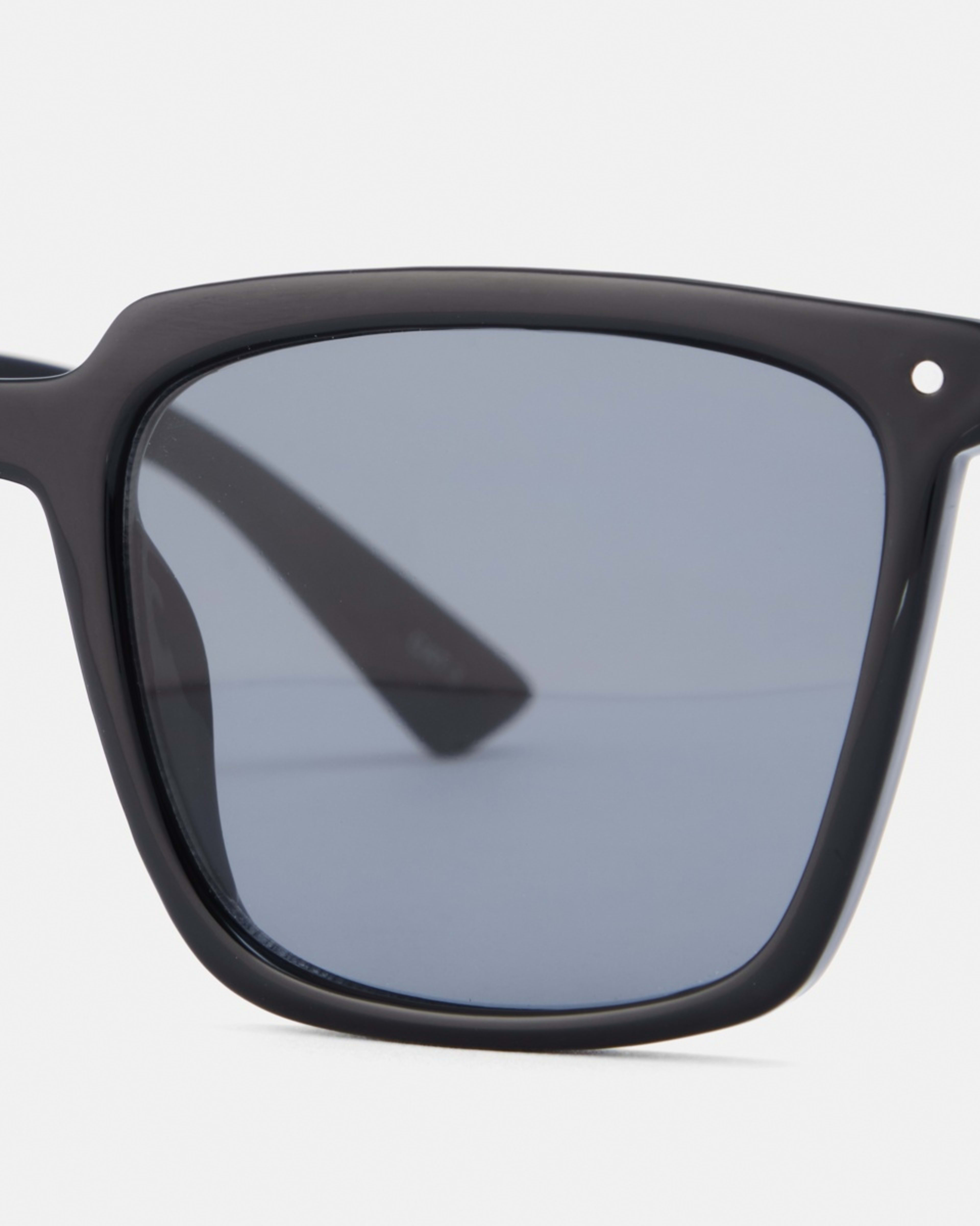 4 Classic D Frame Sunglasses Black, 4 of 6