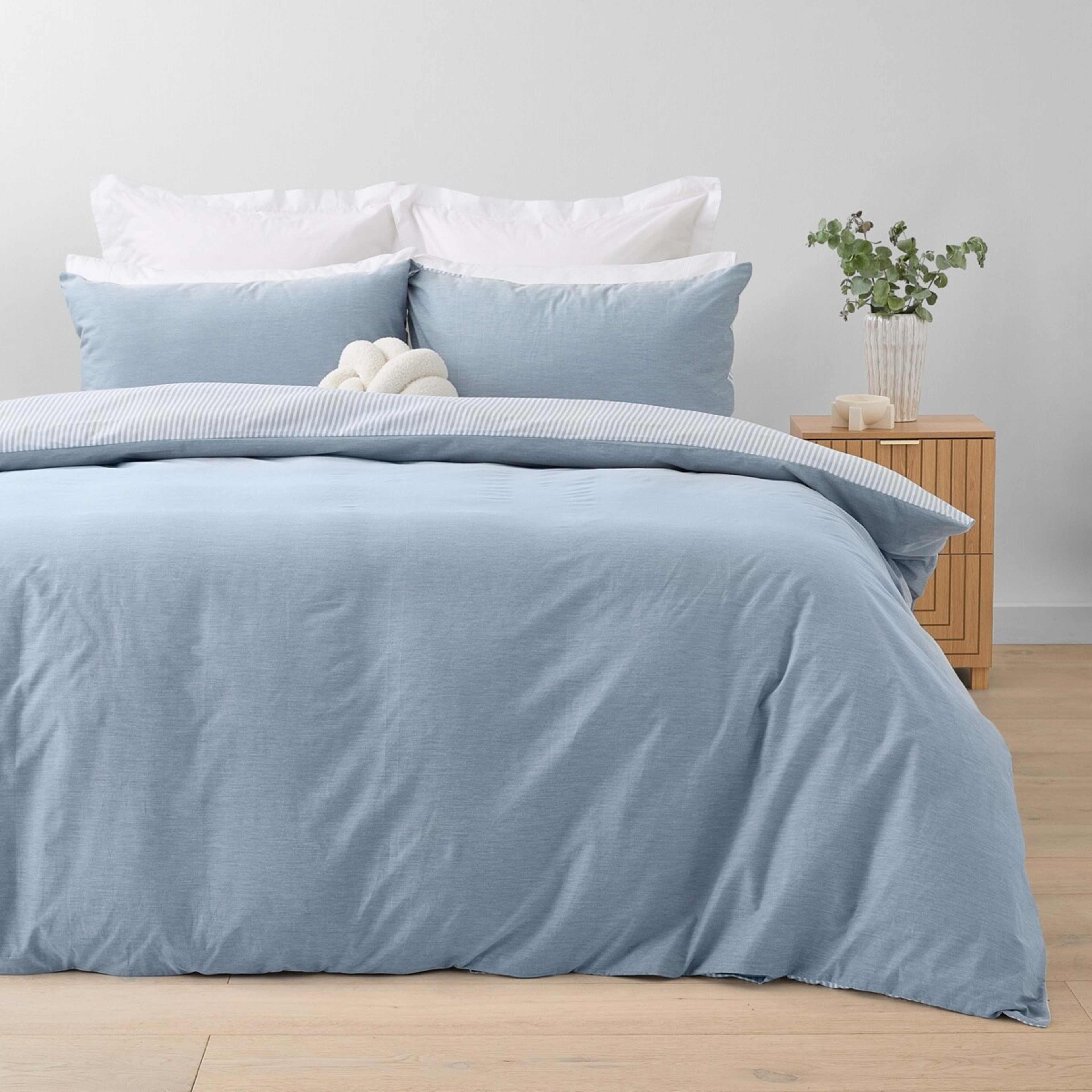 1 Chambray Cotton Rich Reversible Quilt Cover Set - Double Bed, Blue
