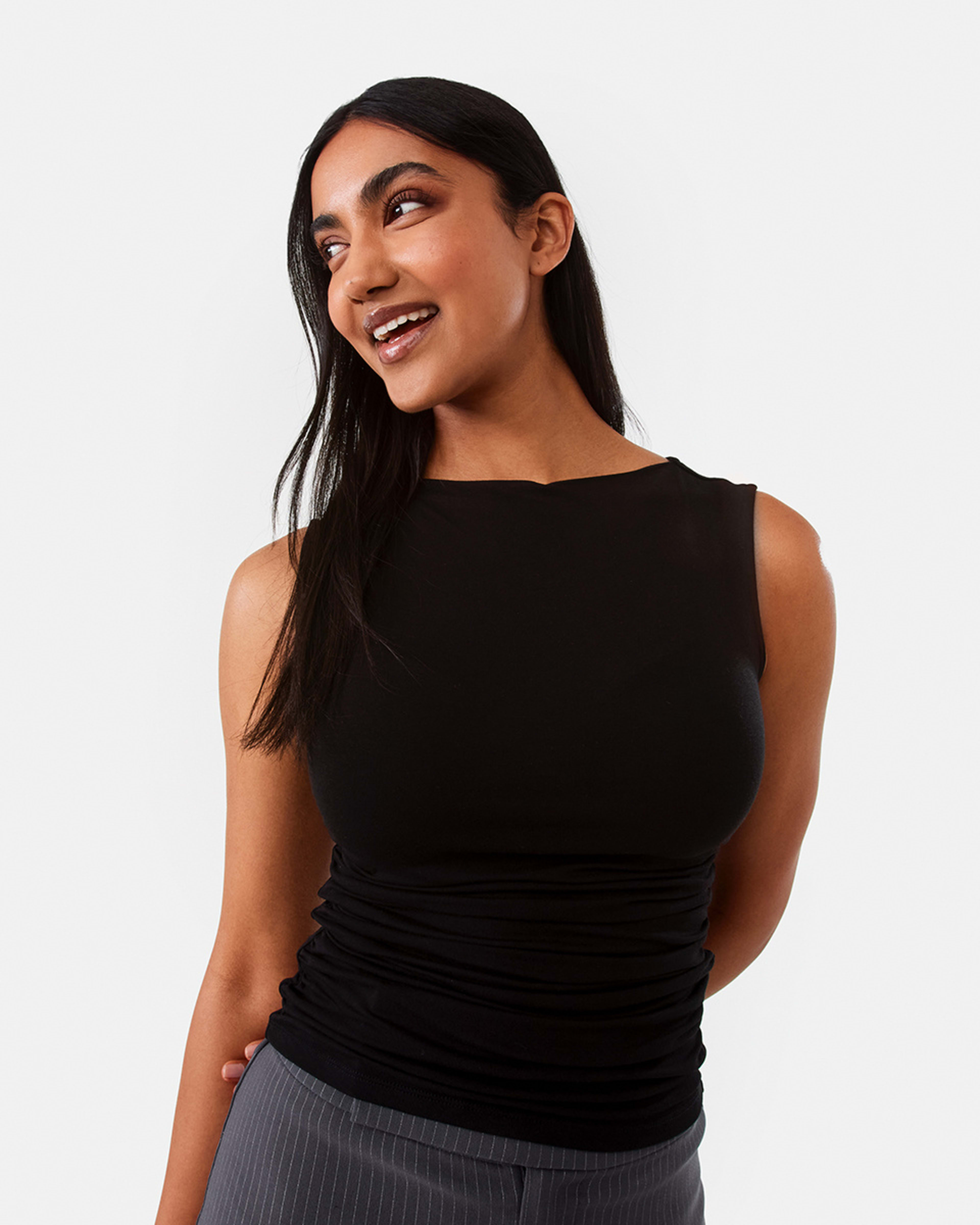 7 Sleeveless Ruched Top Black, 7 of 9
