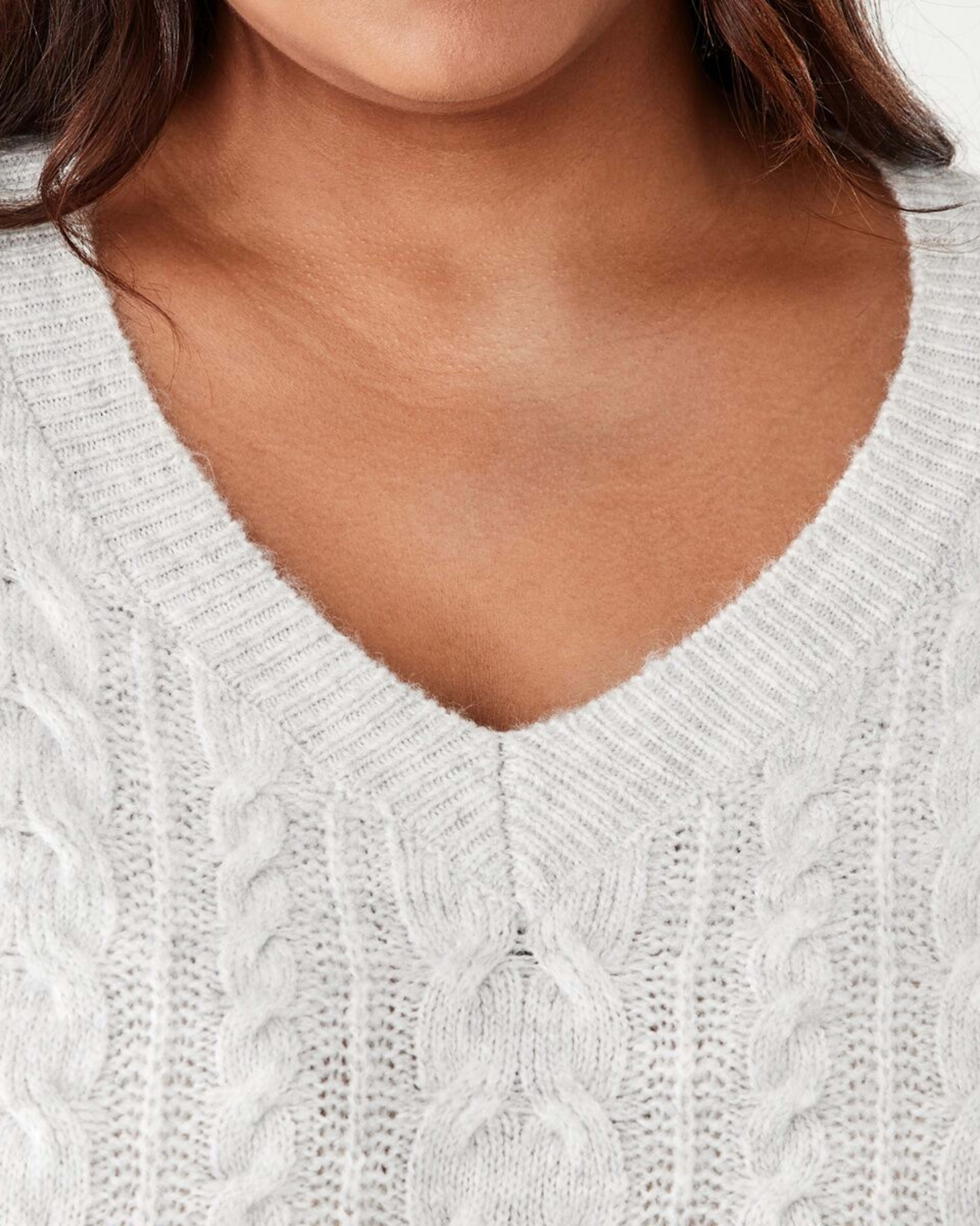 5 Curve Cable V-Neck Jumper Wht Marle, 5 of 6