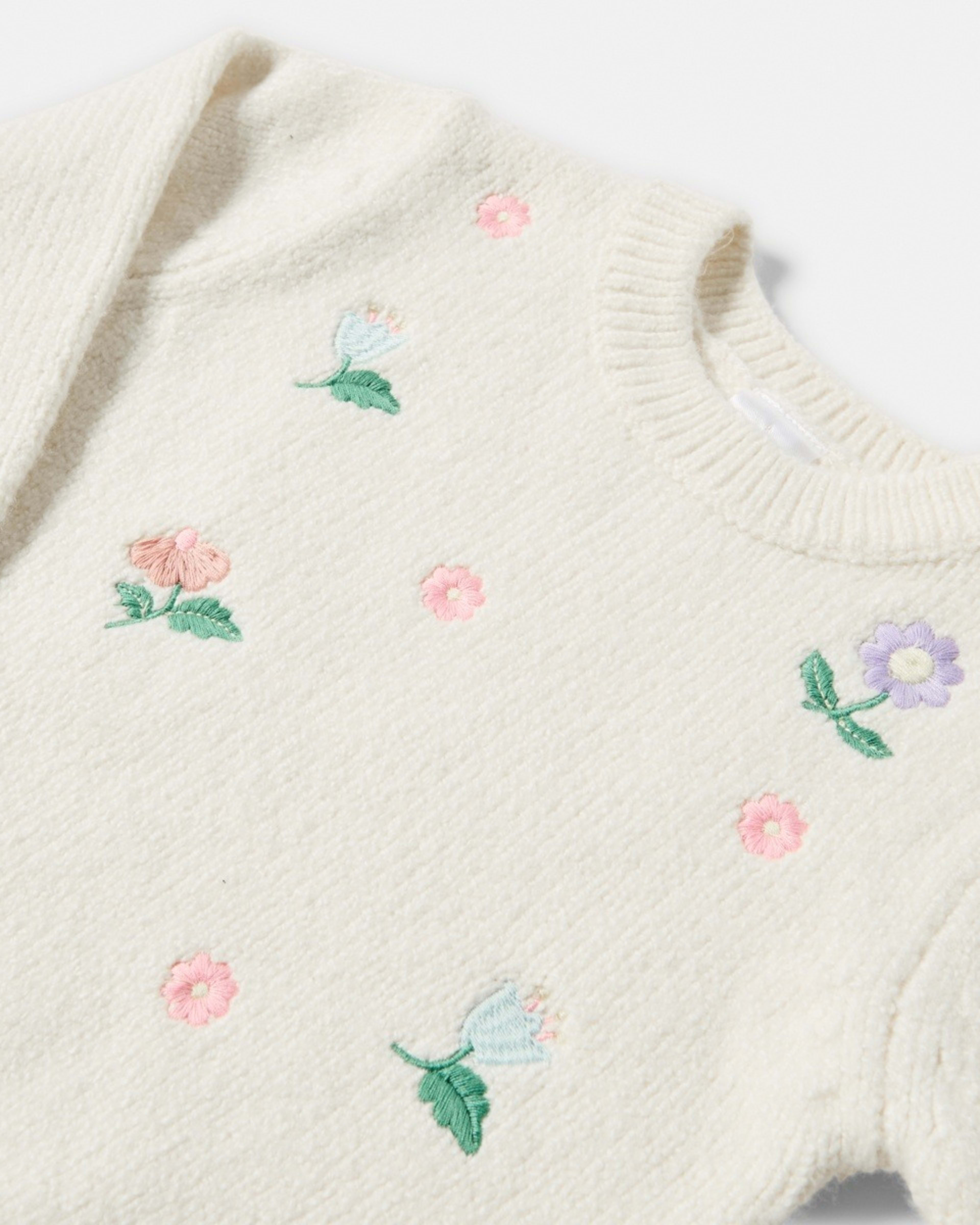 3 Applique Knit Top White Florals, 3 of 3