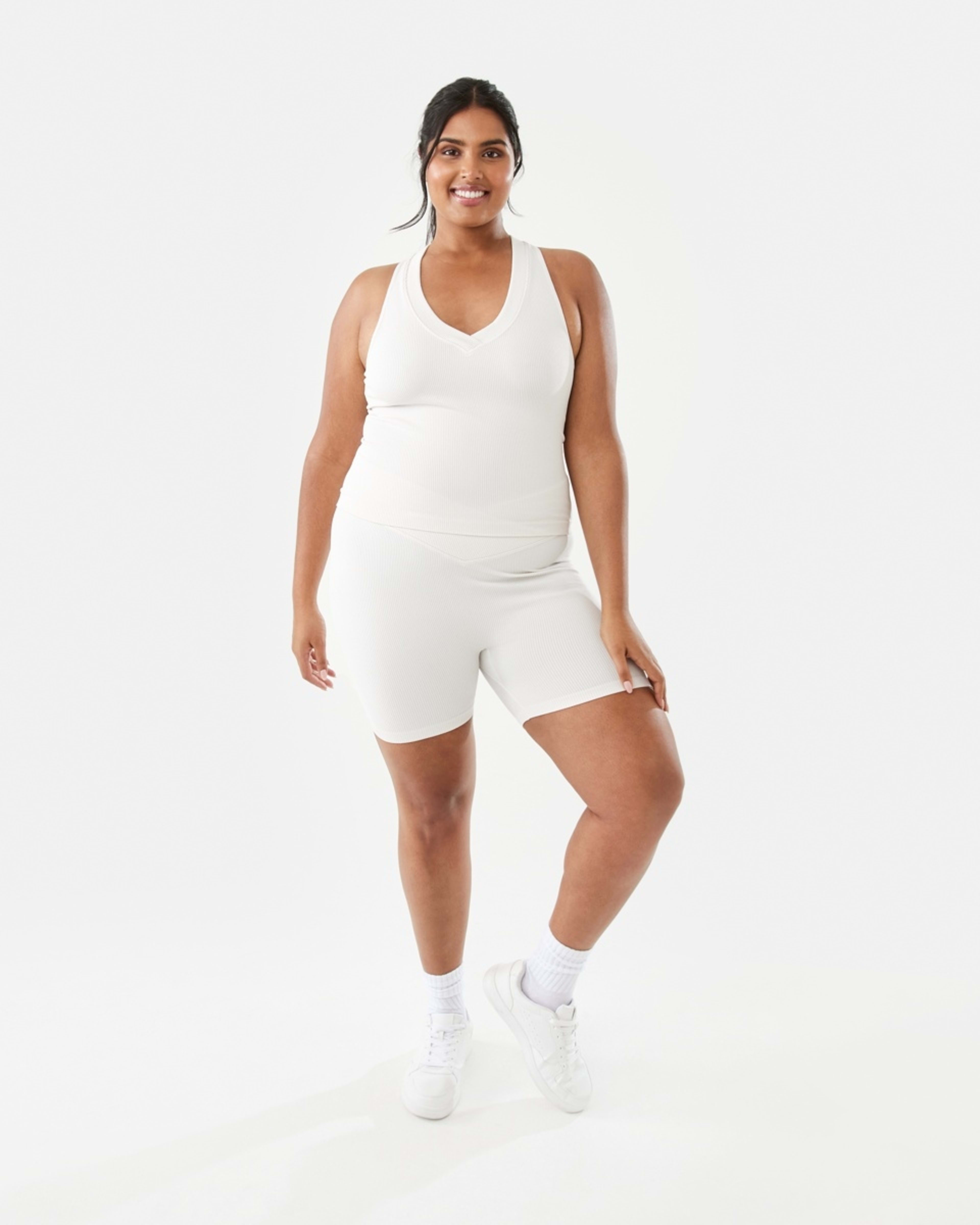 4 Active Womens Seamfree V-Shape Waist Shorts Ecru, 4 of 7