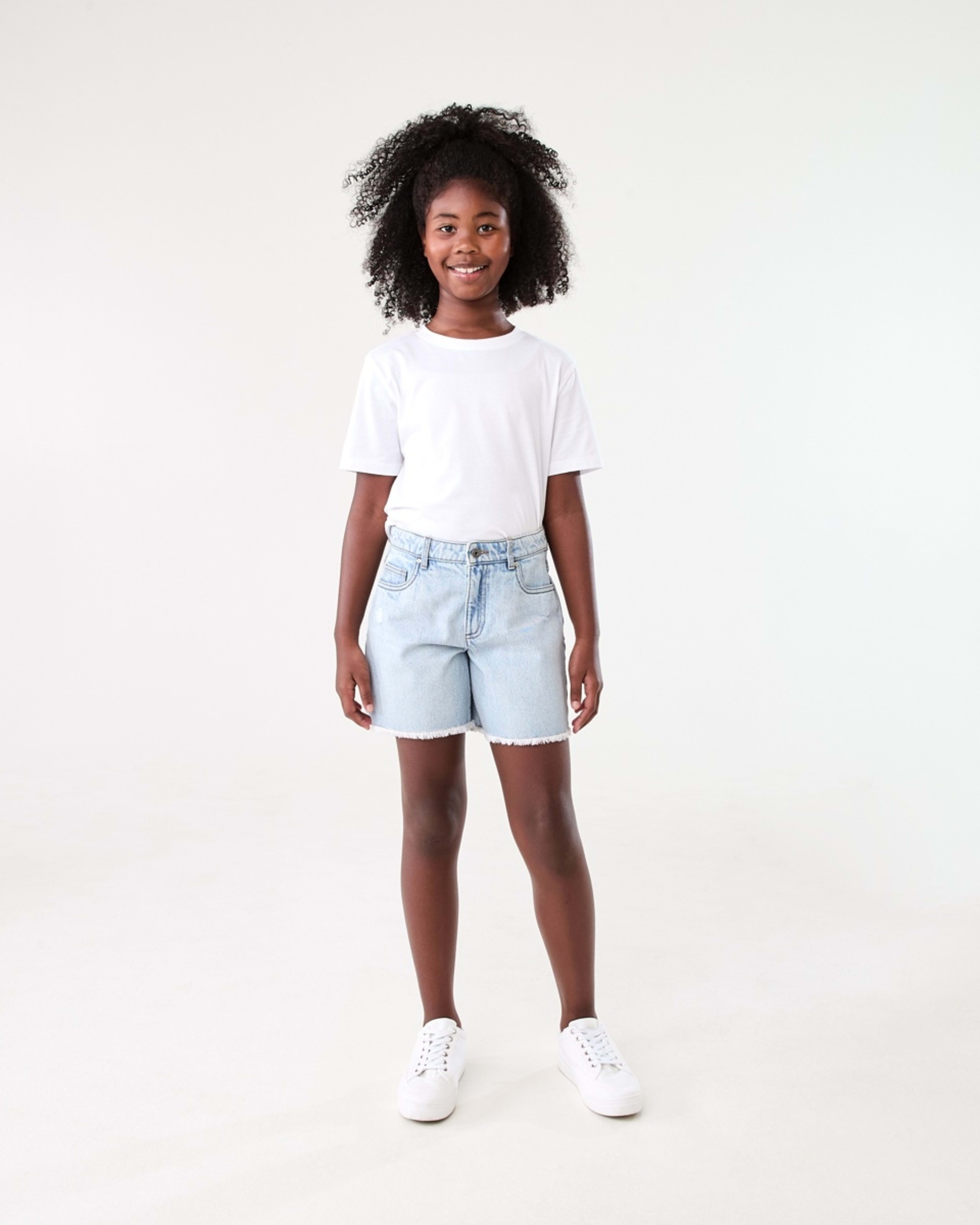 6 Relaxed Denim Shorts with Frayed Hem LIGHT WASH, 6 of 7