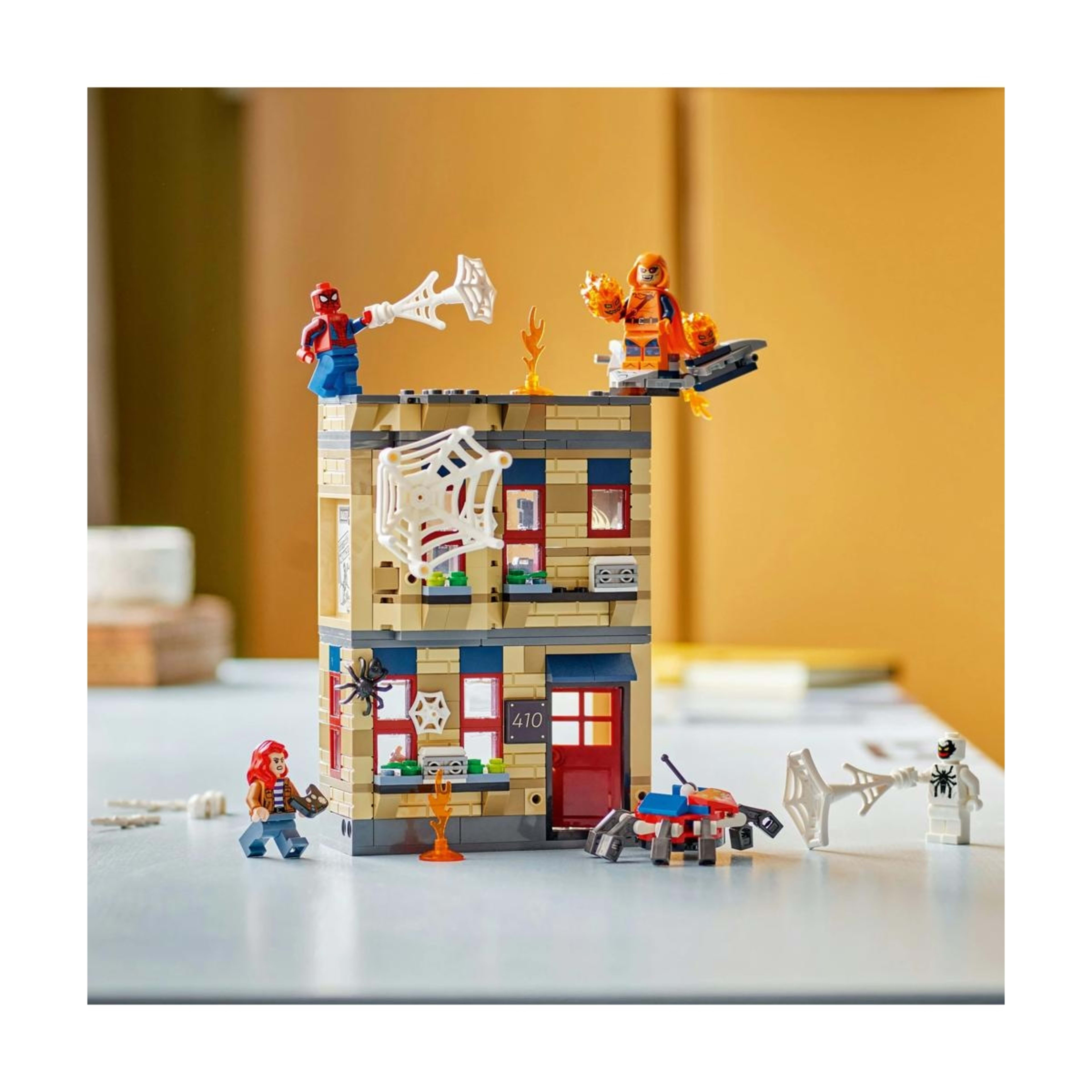 9 LEGO Marvel Super Heroes Peter Parker’s Apartment 76317, 9 of 10