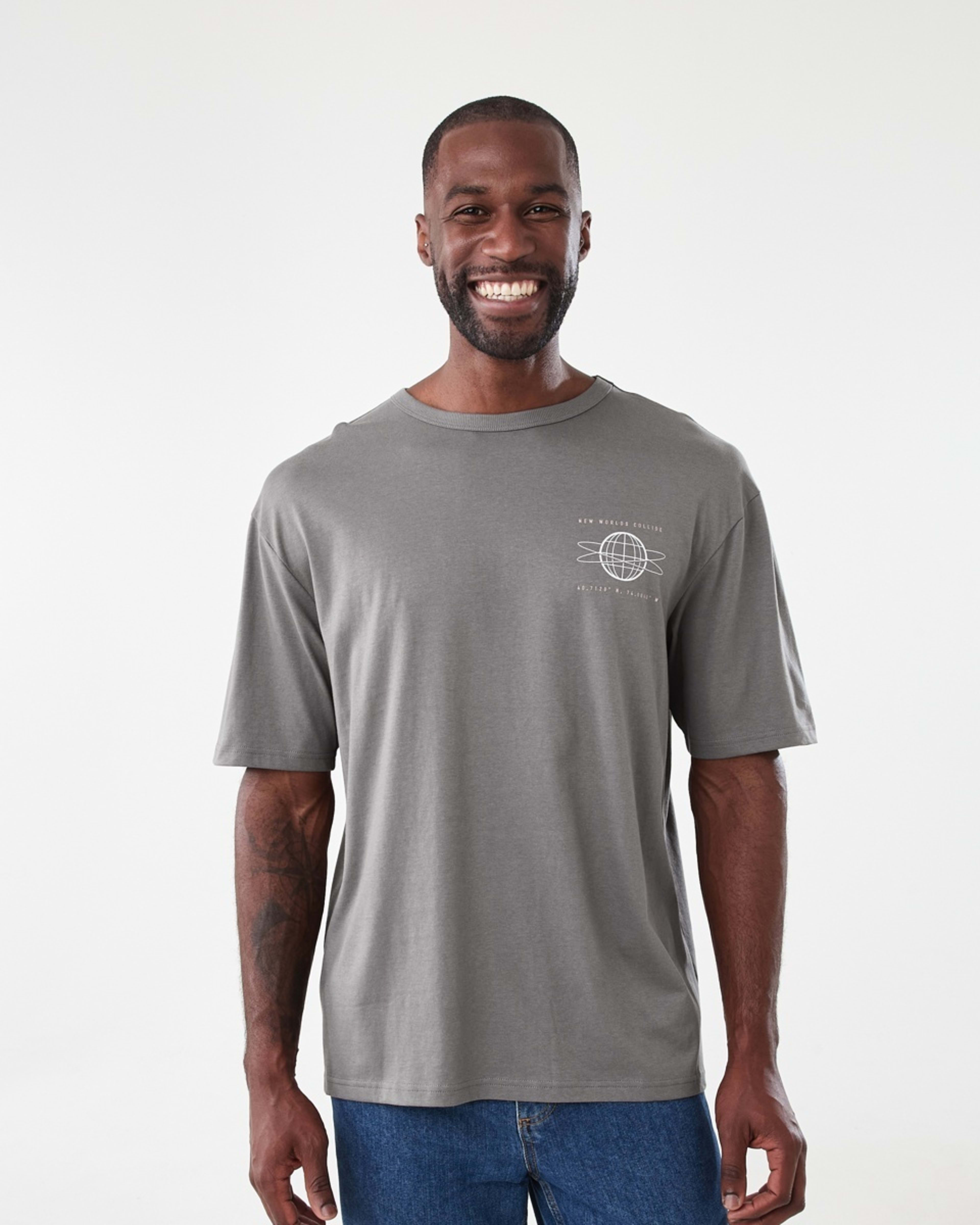 1 Oversized Graphic T-shirt Gry Grgyle, 1 of 6