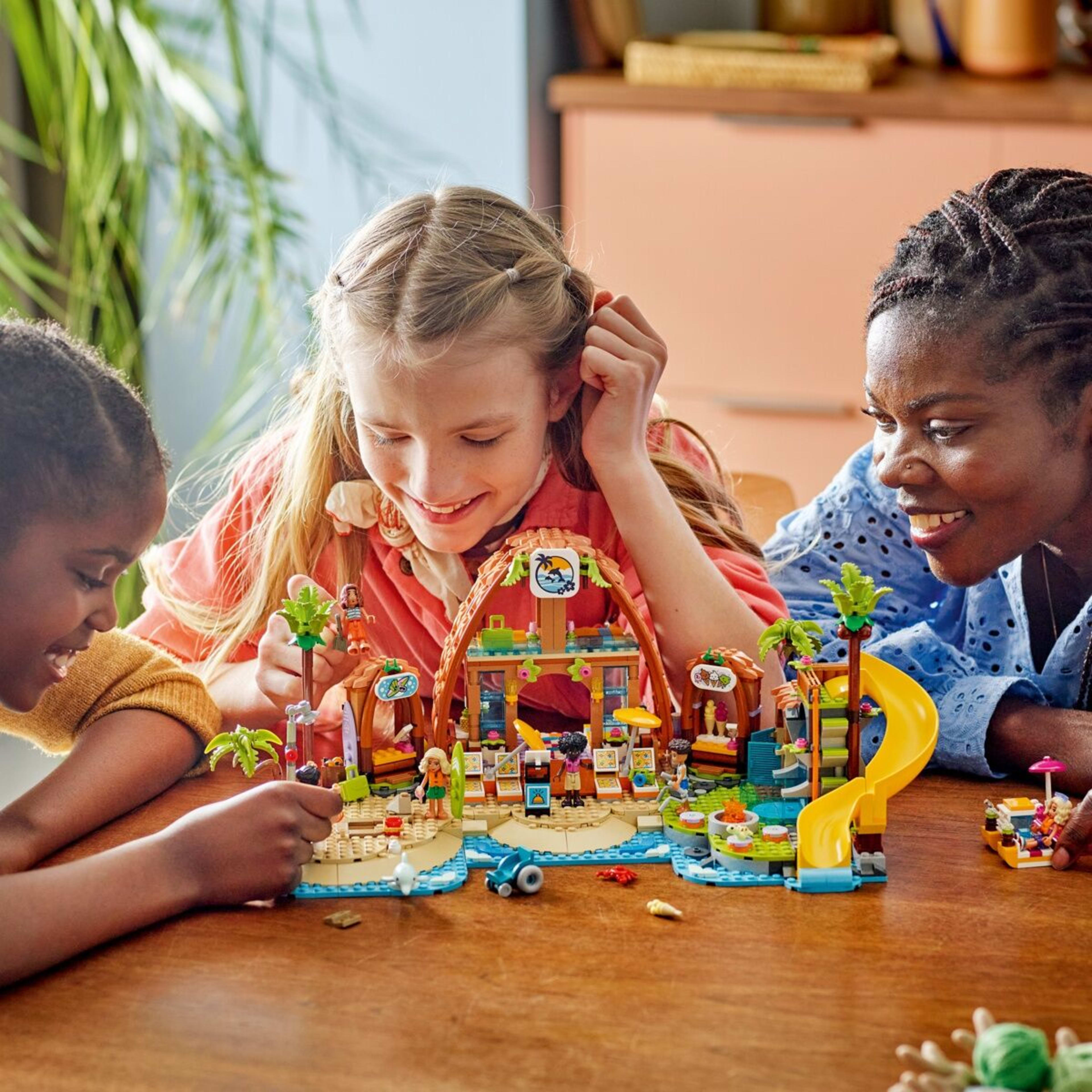 8 LEGO Friends Family Holiday Beach Resort 42673, 8 of 11