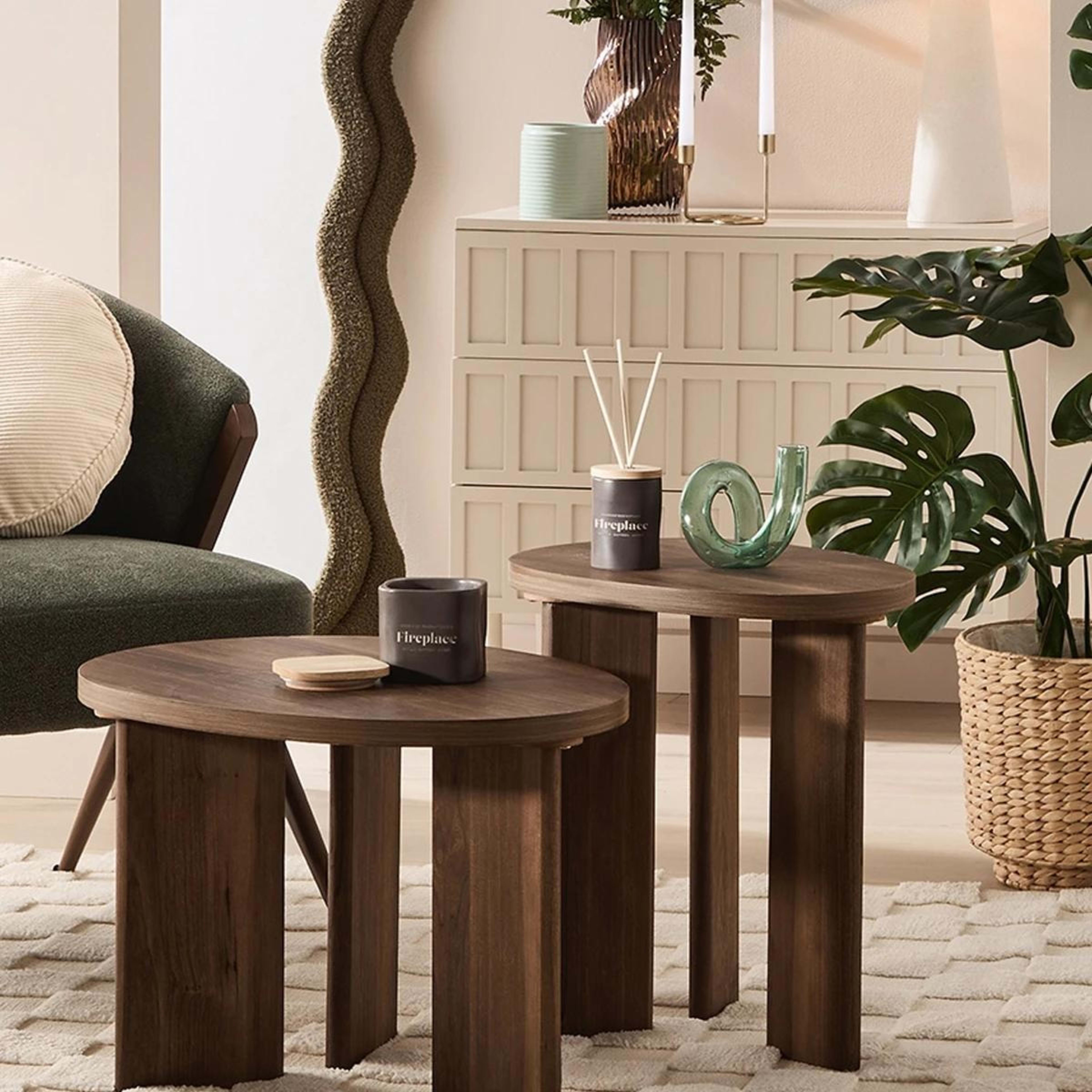 1 Set of 2 Walnut Side Tables