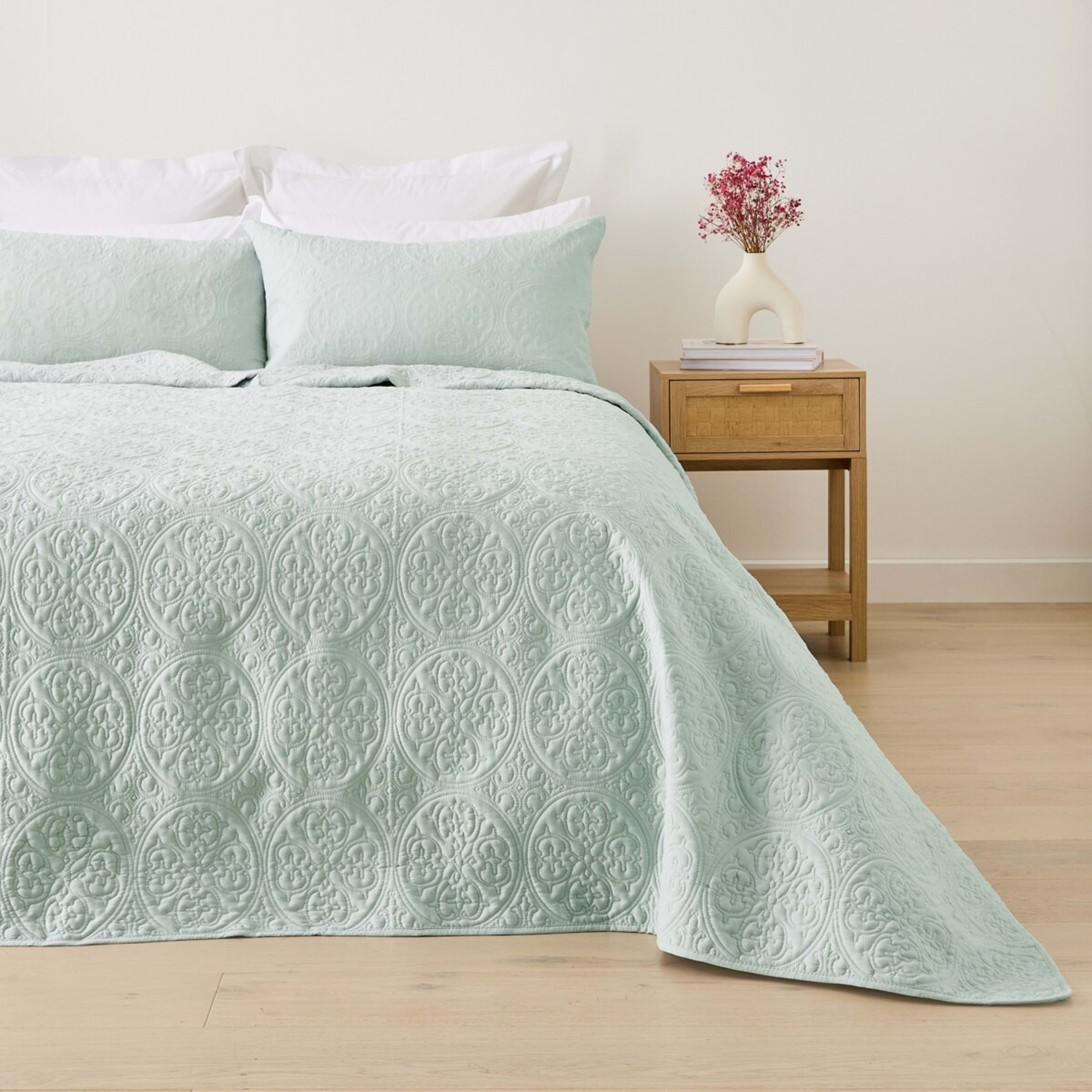 1 Aria Coverlet Set - Queen/King Bed, Seafoam