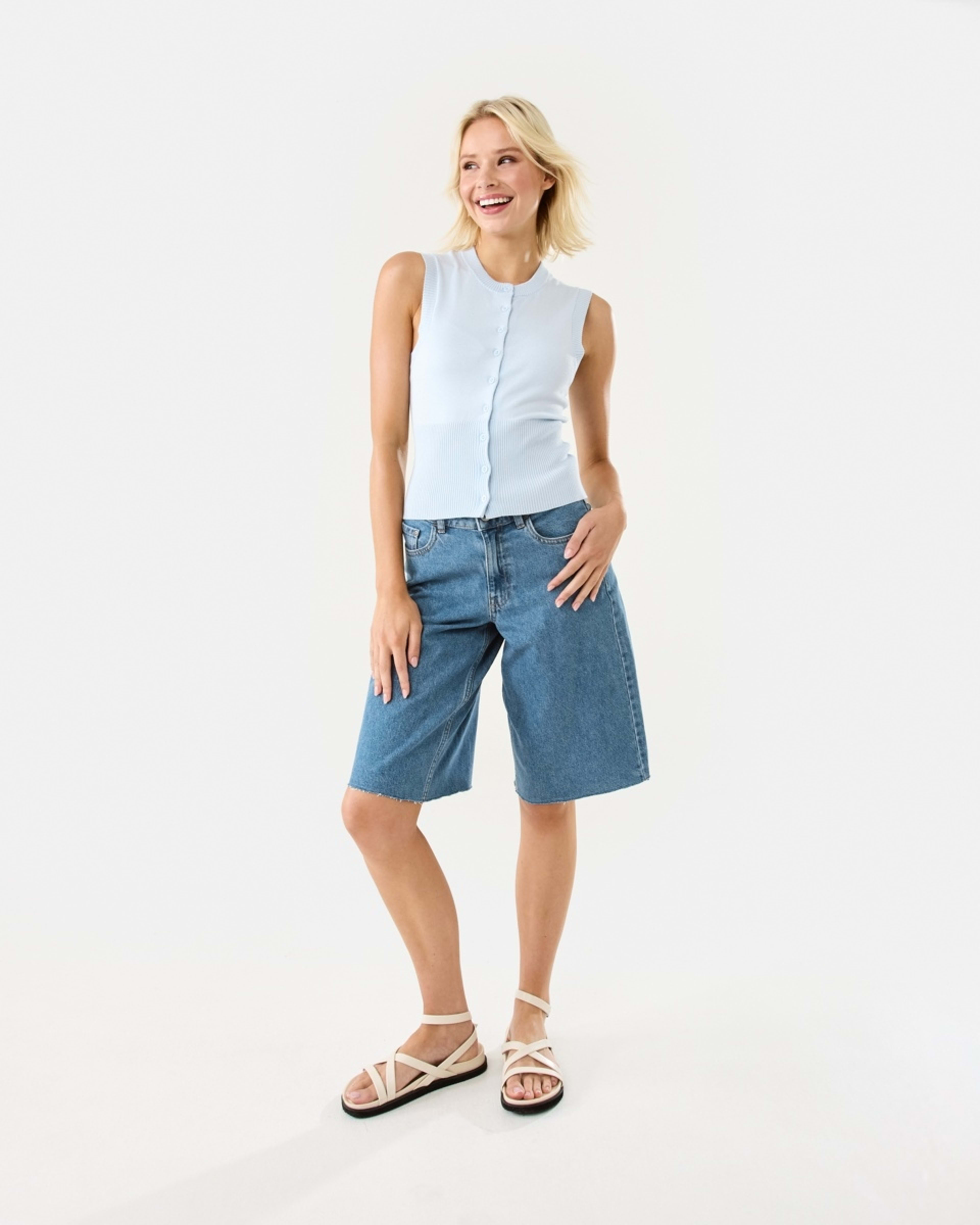3 Sleeveless Fitted Vest Blu Skyway, 3 of 8