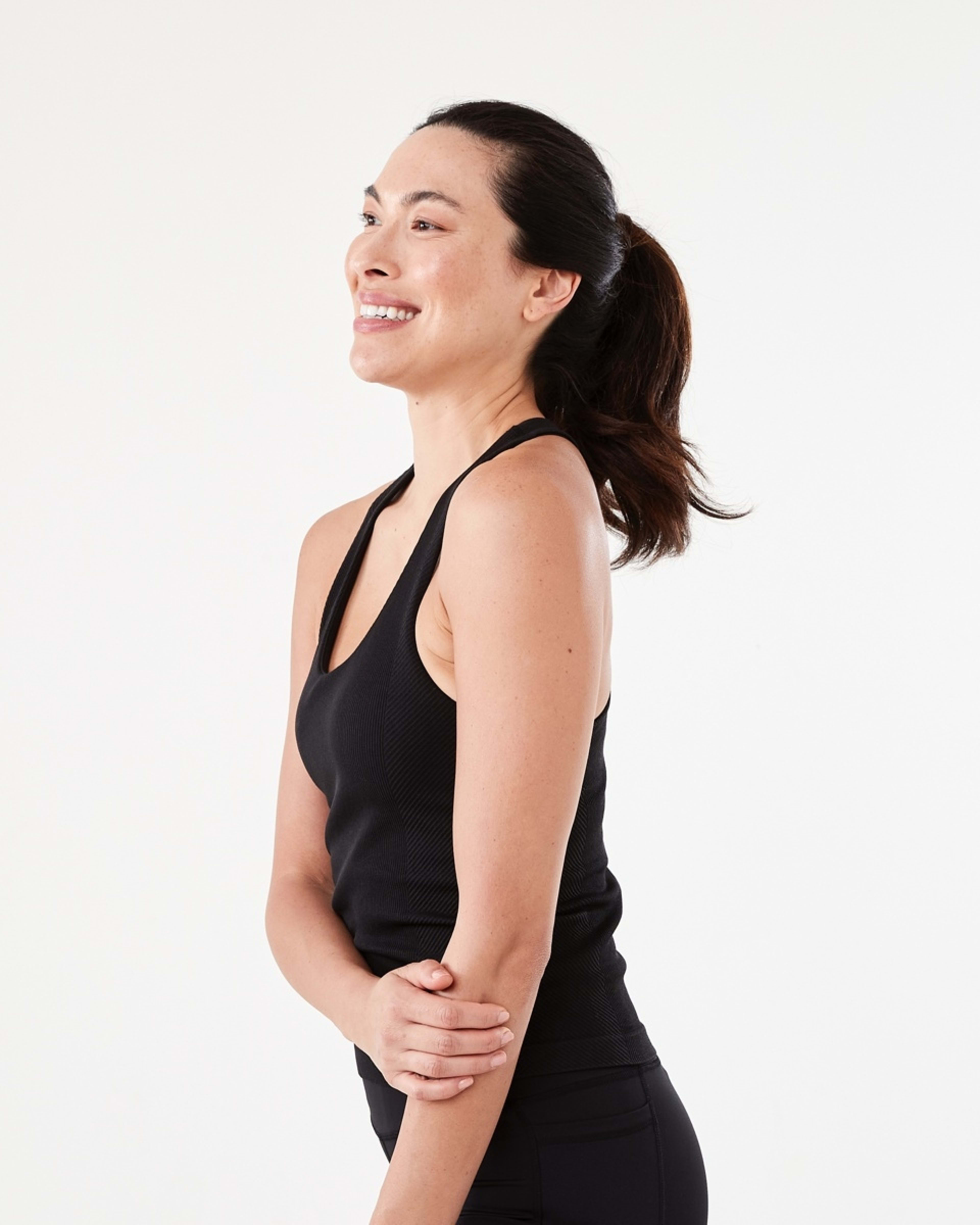2 Active Womens Seamfree Shelf Bra Tank Black, 2 of 6