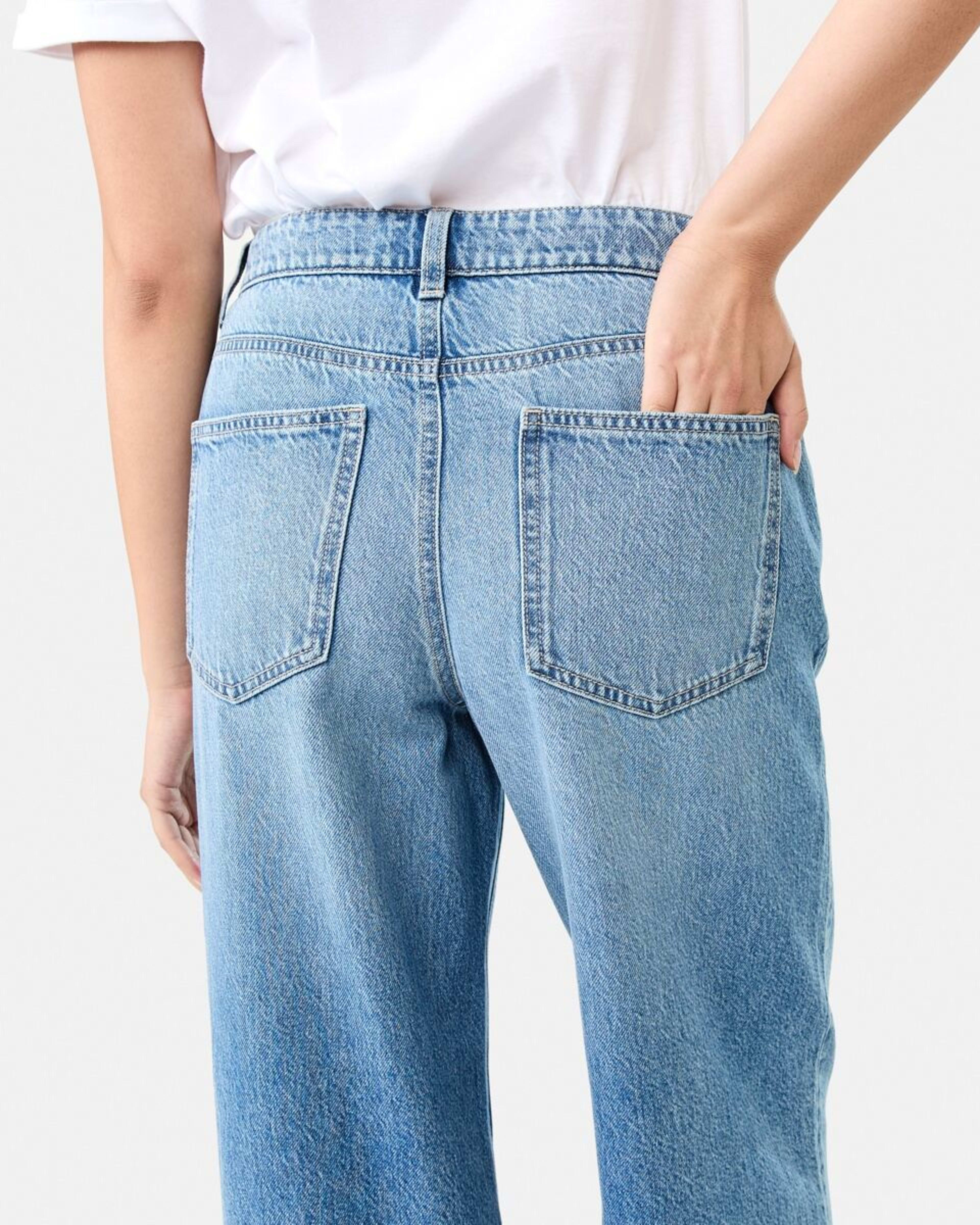 8 Cuffed Hem Jeans Light Wash, 8 of 9