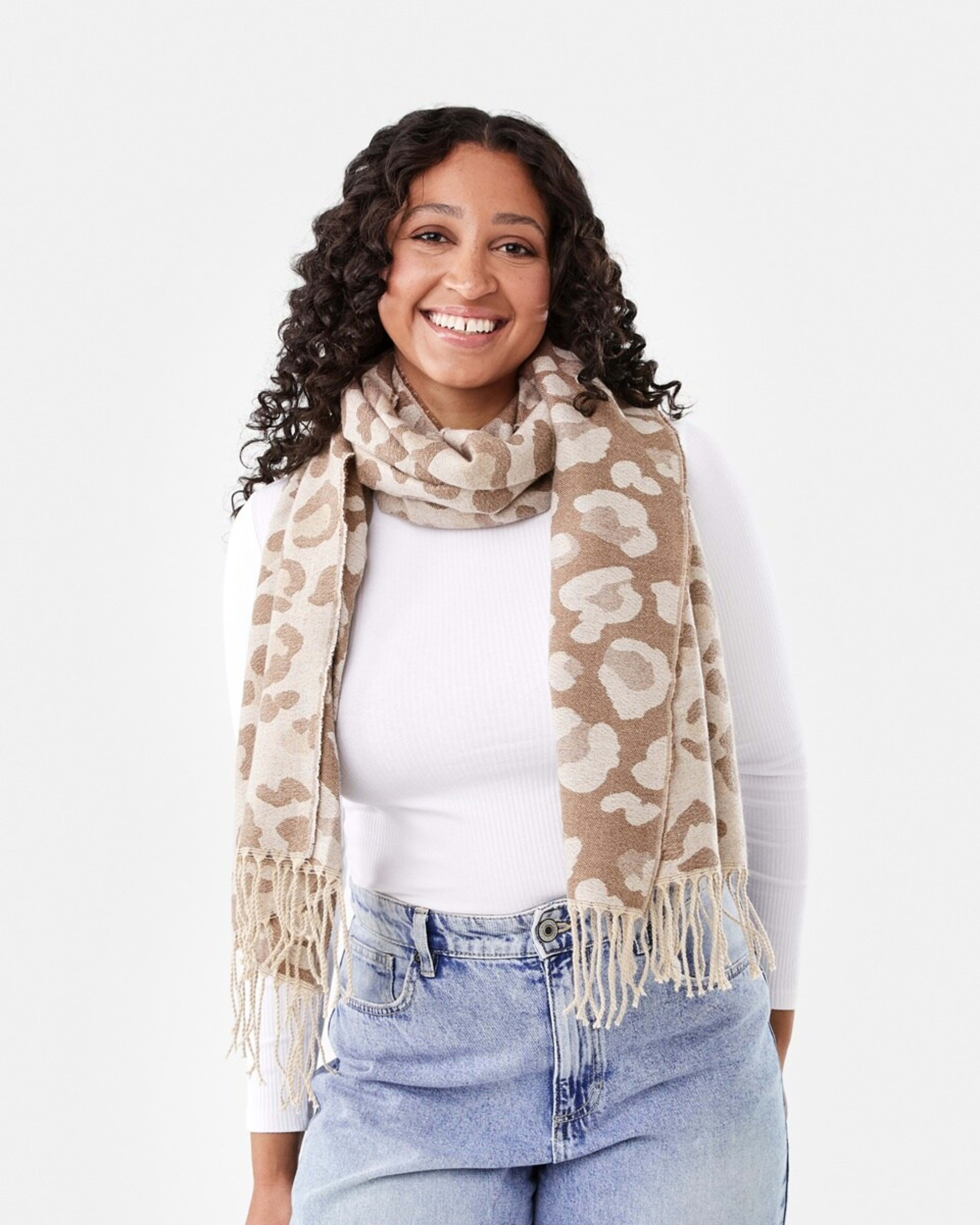 3 Lightweight Scarf Leopard, 3 of 3