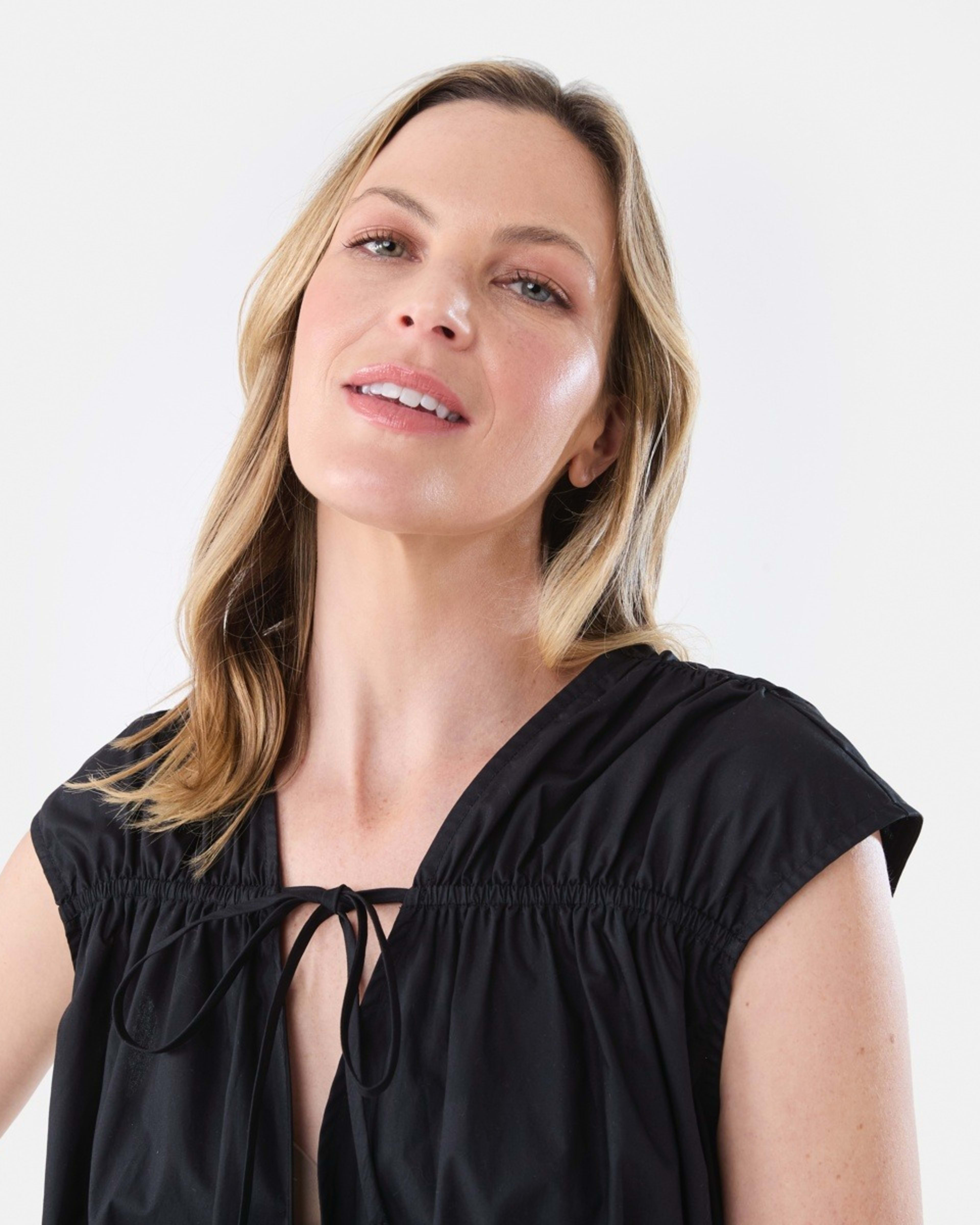 4 Sleeveless Poplin Gathered Tie Top BLACK, 4 of 5